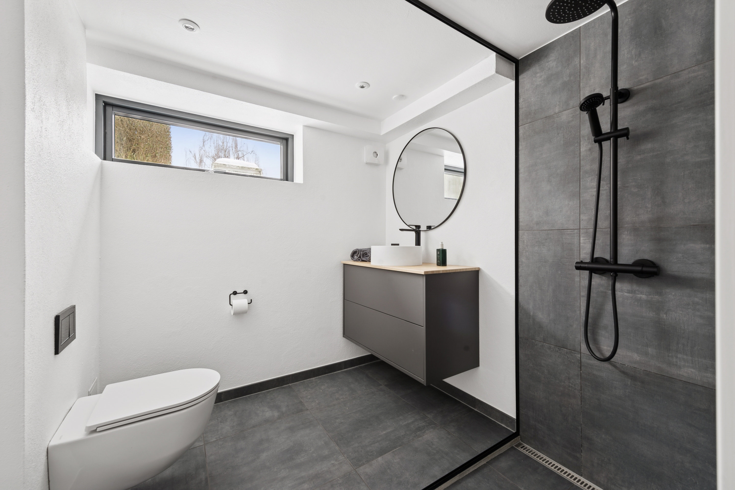 Fremhævet badeværelse billede i fuldskærmstilstand. Billede af Kildevænget 1, 2690 Karlslunde