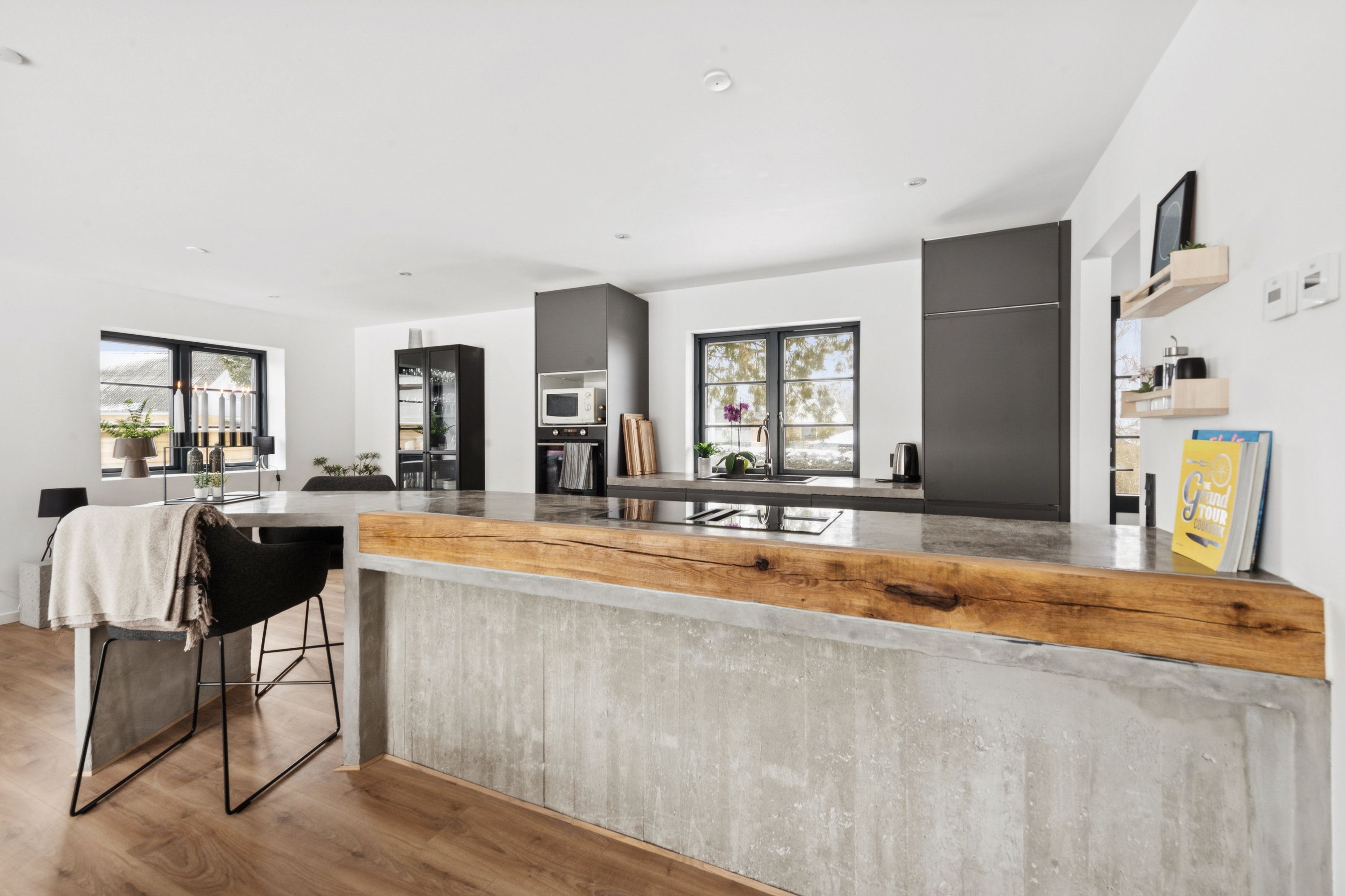 Fremhævet køkken billede i fuldskærmstilstand. Billede af Kildevænget 1, 2690 Karlslunde