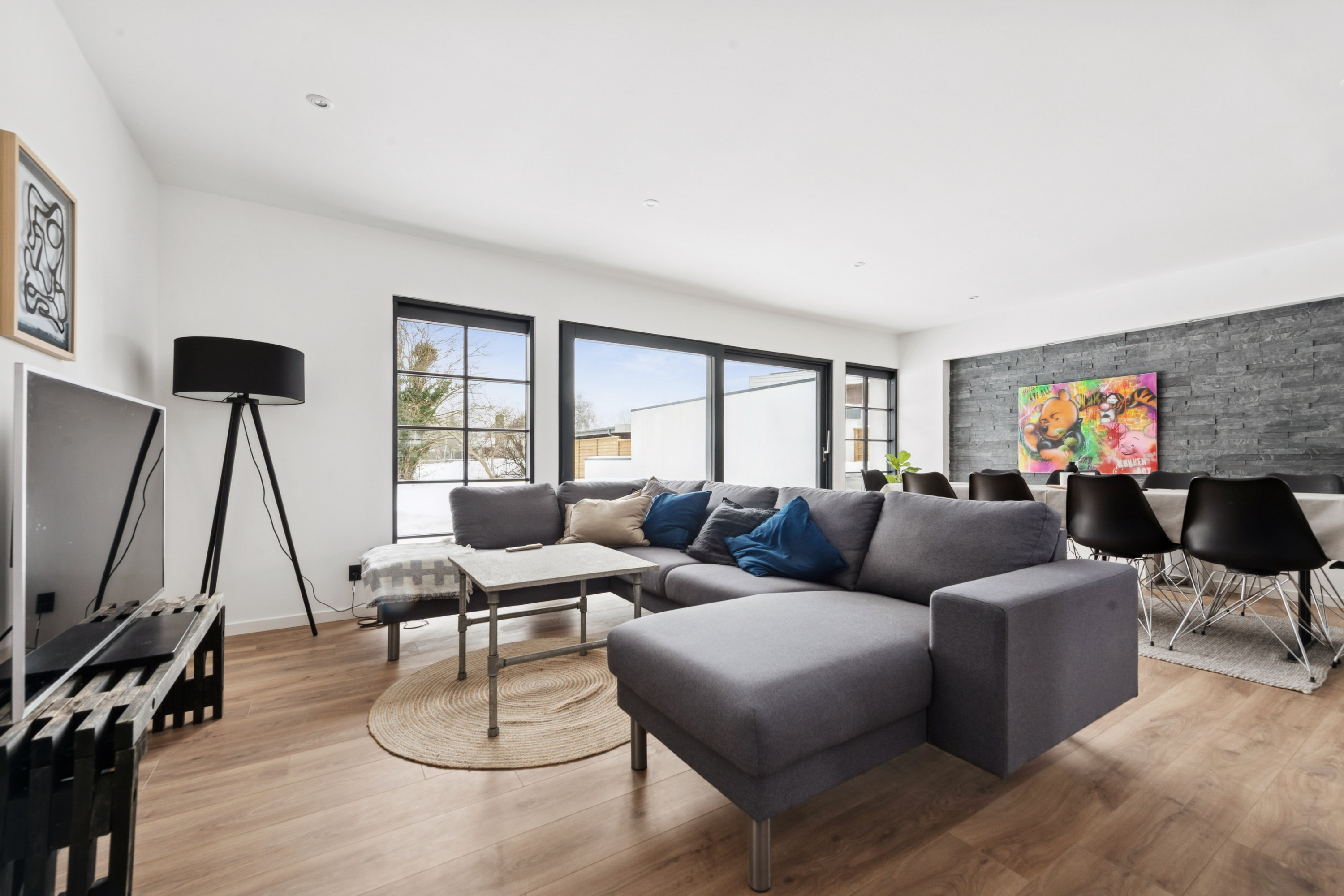 Fremhævet stue billede i fuldskærmstilstand. Billede af Kildevænget 1, 2690 Karlslunde