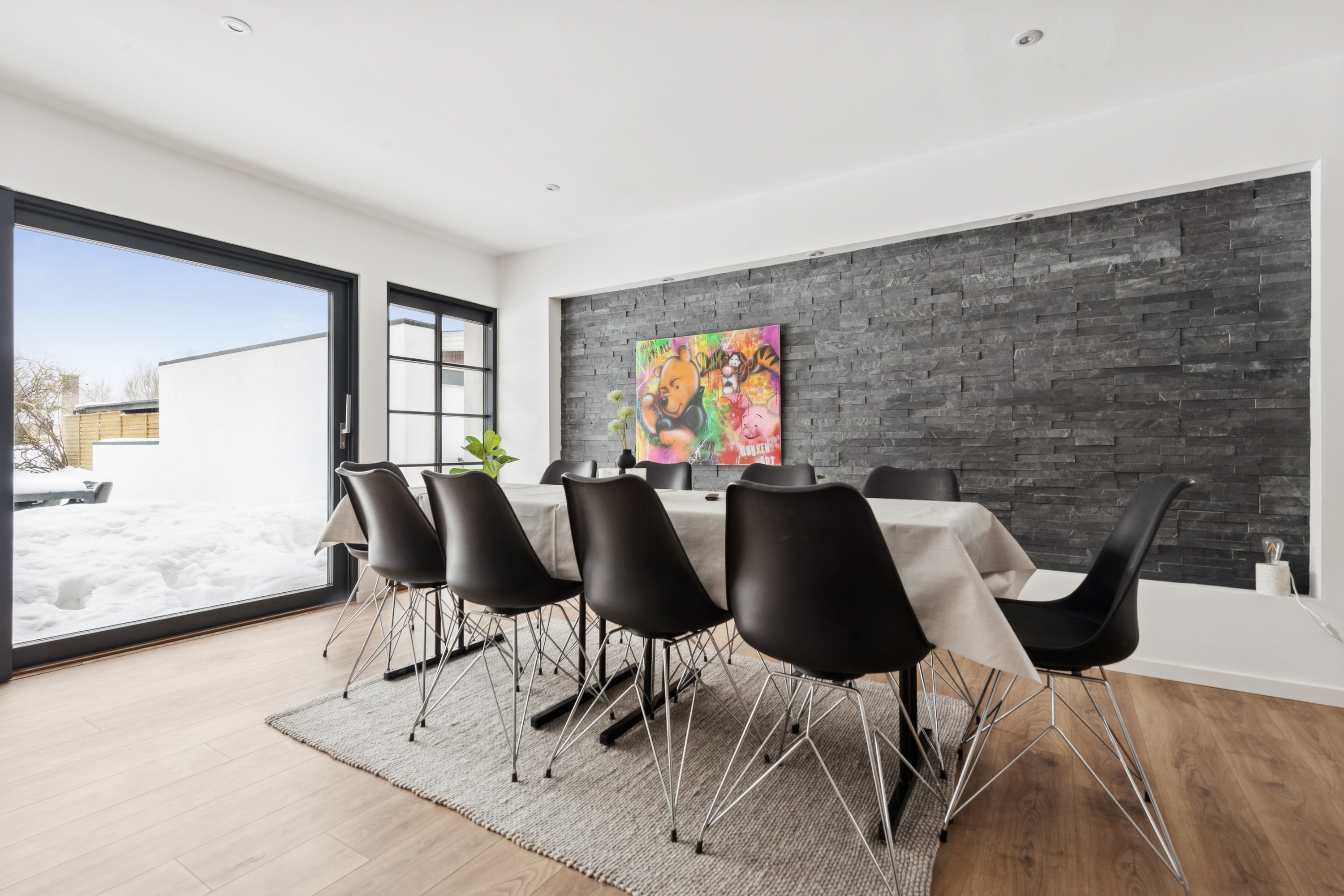 Fremhævet stue billede i fuldskærmstilstand. Billede af Kildevænget 1, 2690 Karlslunde