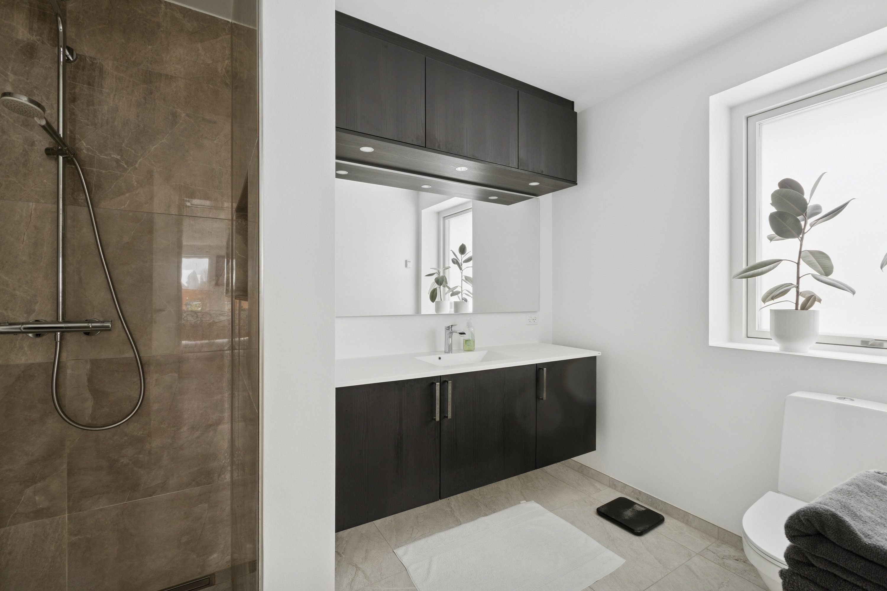 Fremhævet badeværelse billede i fuldskærmstilstand. Billede af H C Bojsensvej 1, 2650 Hvidovre