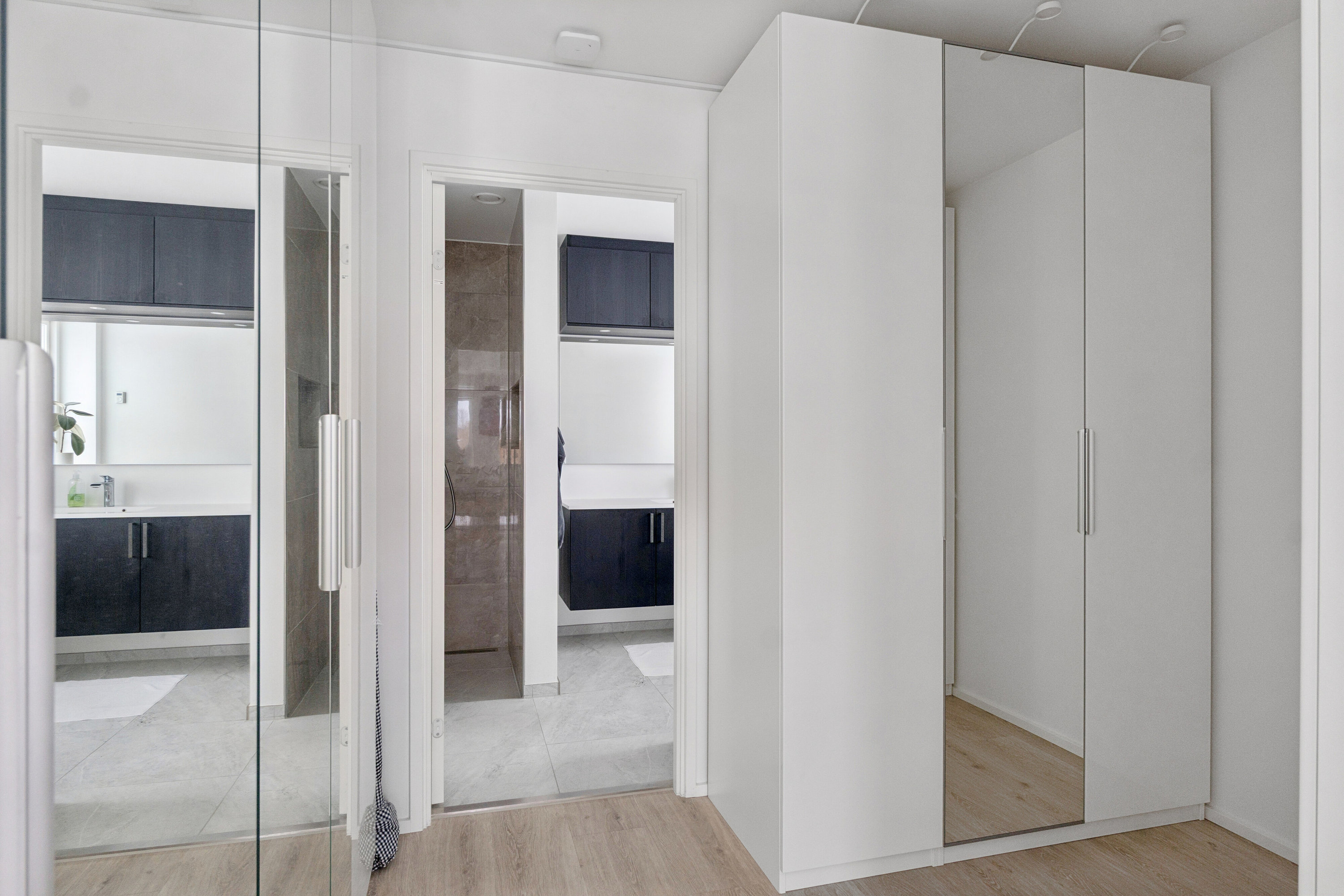 Fremhævet indendørs billede i fuldskærmstilstand. Billede af H C Bojsensvej 1, 2650 Hvidovre