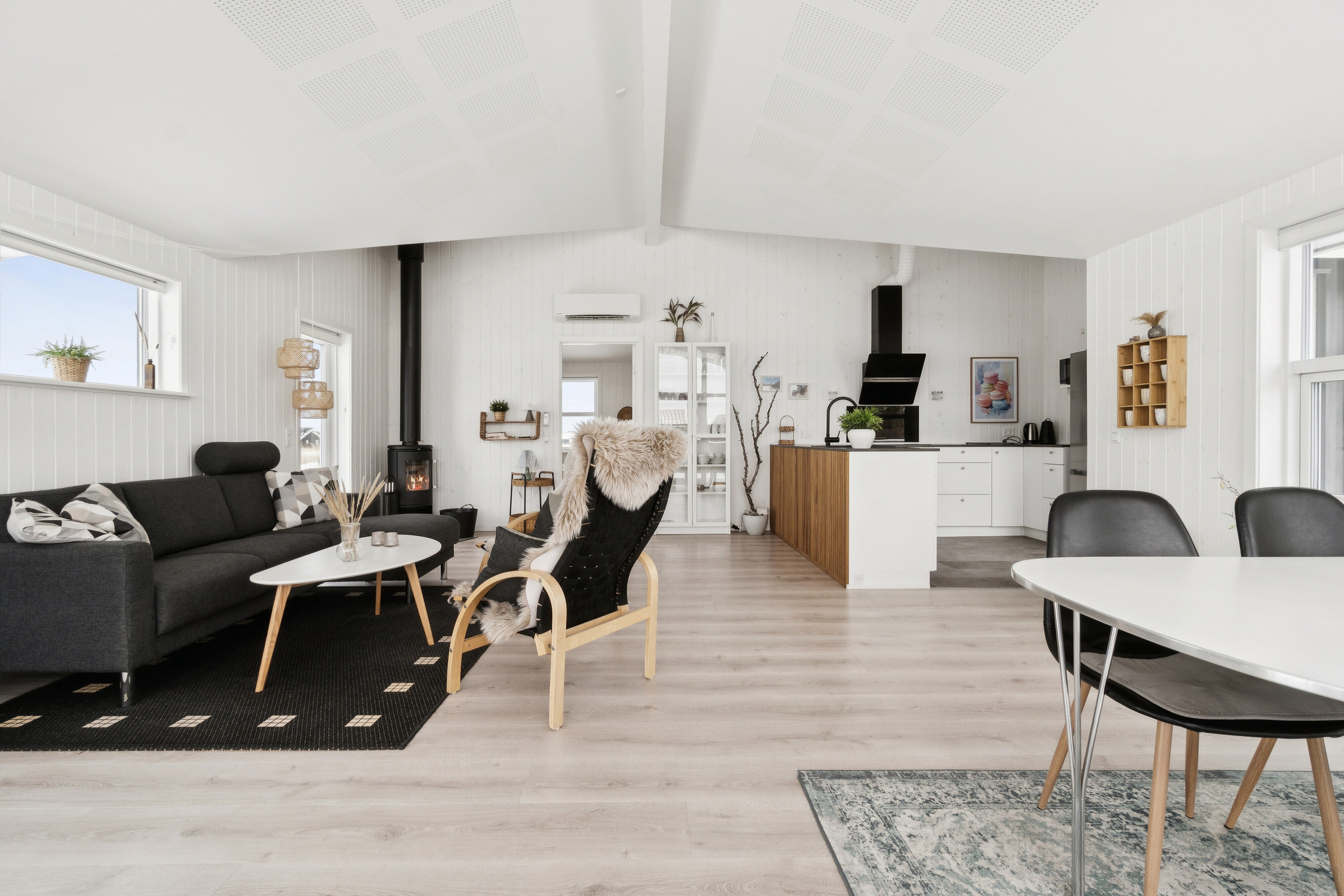 Fremhævet stue billede i fuldskærmstilstand. Billede af Møllebakken 26, Klitmøller, 7700 Thisted