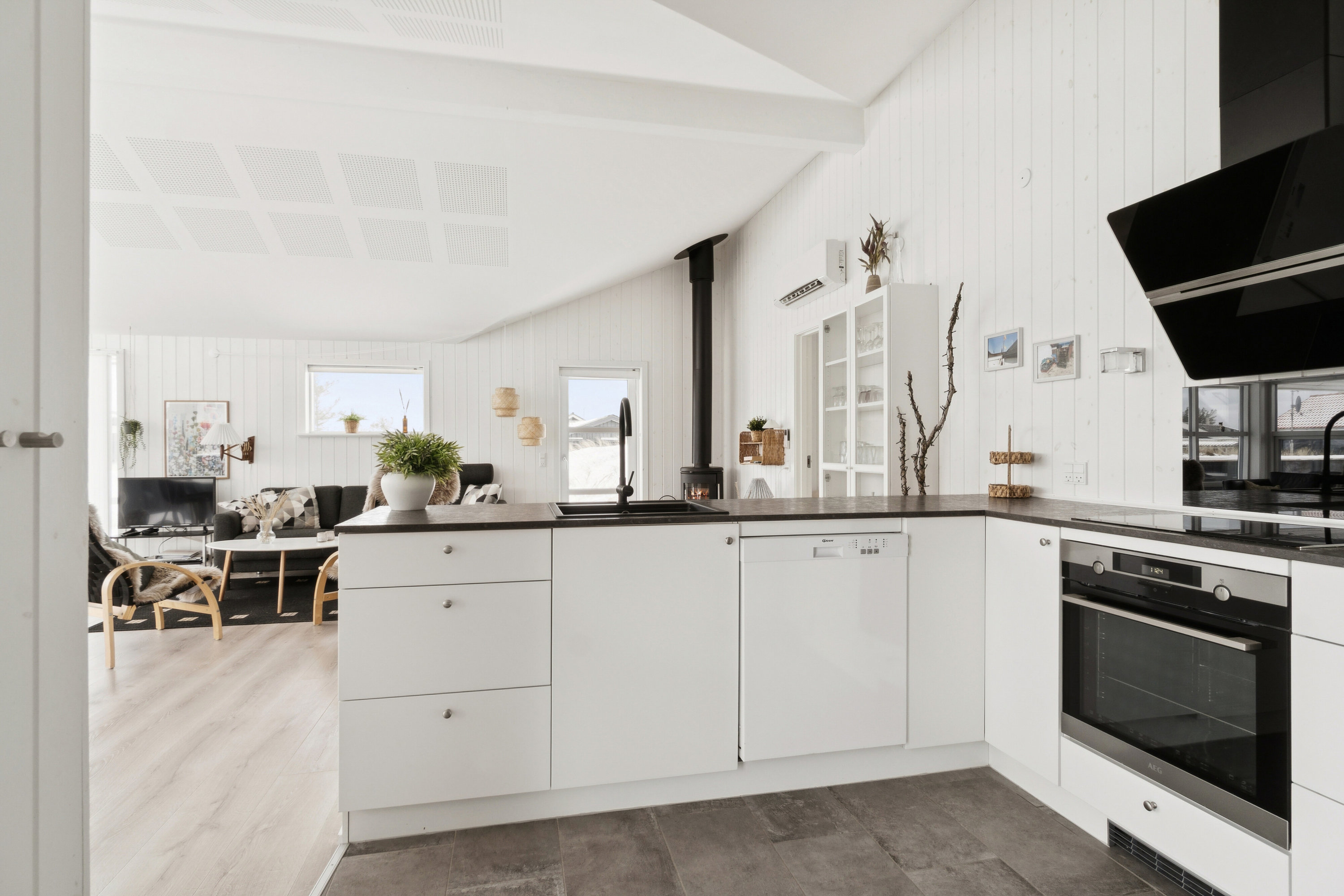 Fremhævet køkken billede i fuldskærmstilstand. Billede af Møllebakken 26, Klitmøller, 7700 Thisted