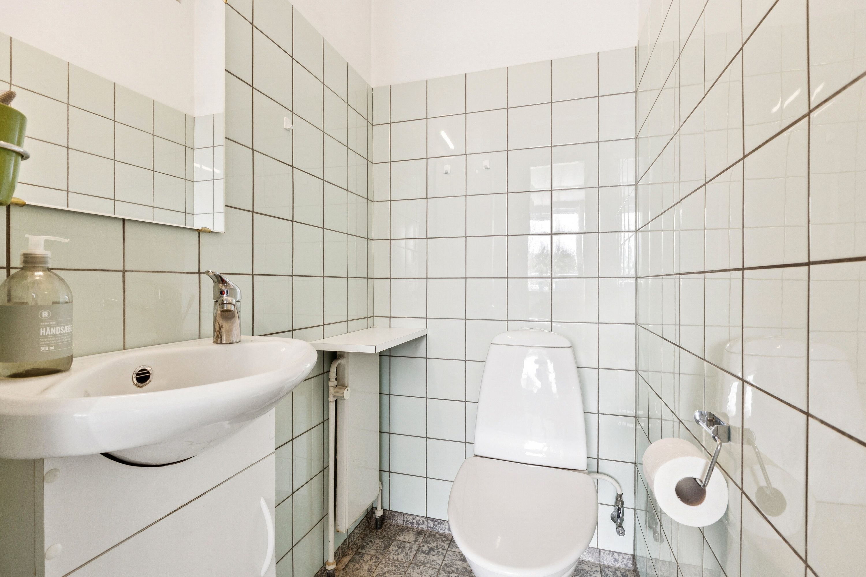 Fremhævet toilet billede i fuldskærmstilstand. Billede af Pigeonvej 11, 8270 Højbjerg