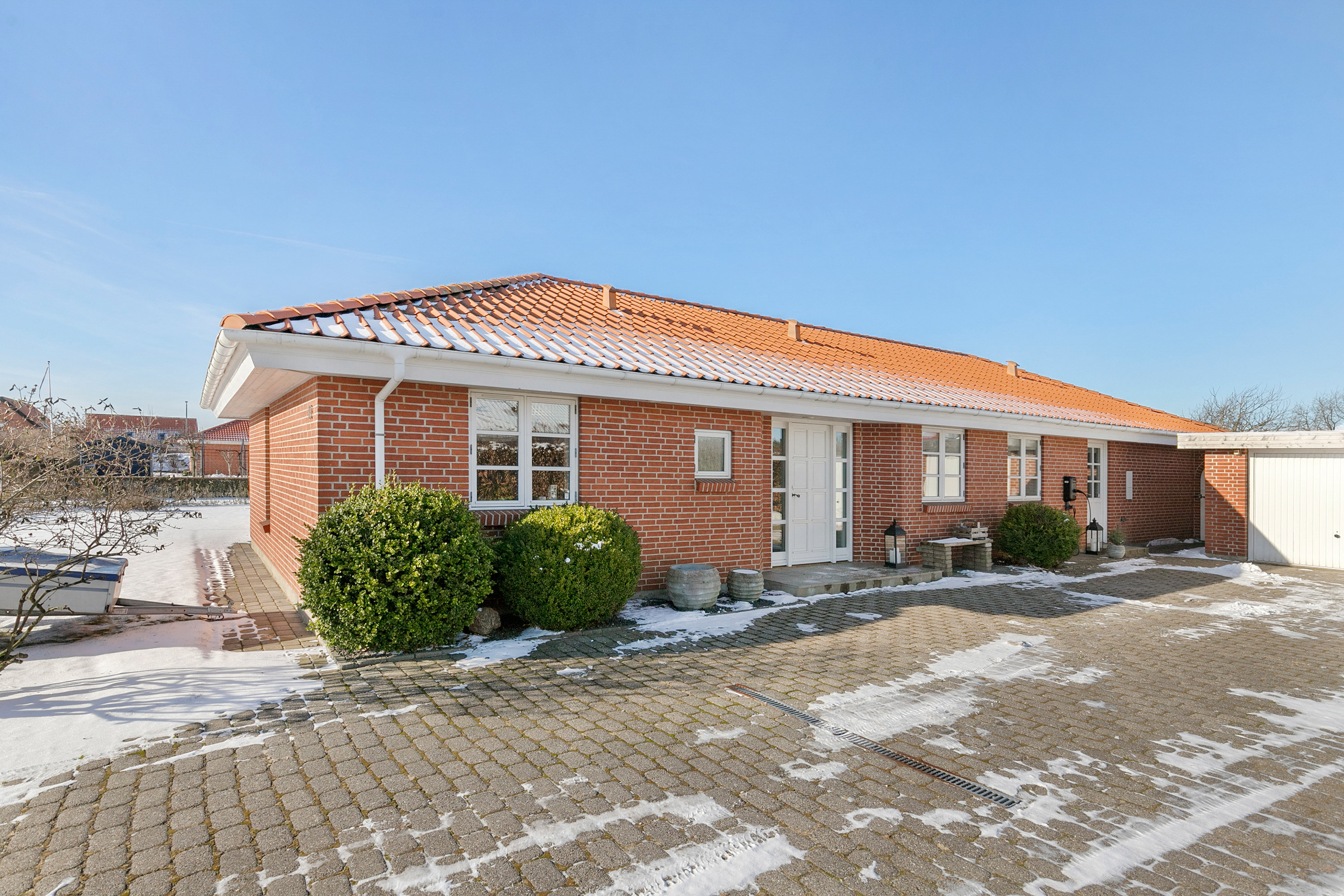 Fremhævet facade billede i fuldskærmstilstand. Billede af Peter Heises Kvarter 38, 9700 Brønderslev