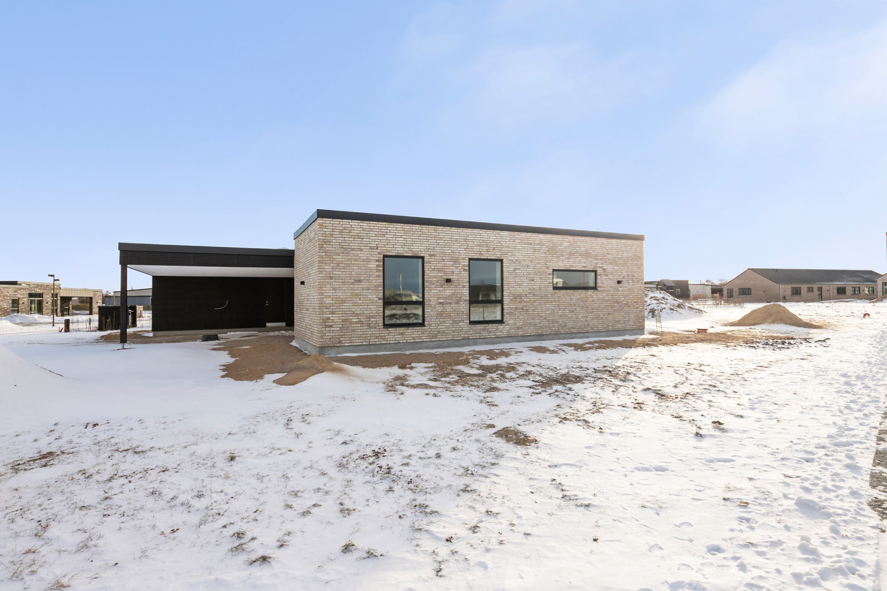 Fremhævet facade billede i fuldskærmstilstand. Billede af Solhvervs Alle 2, 9440 Aabybro