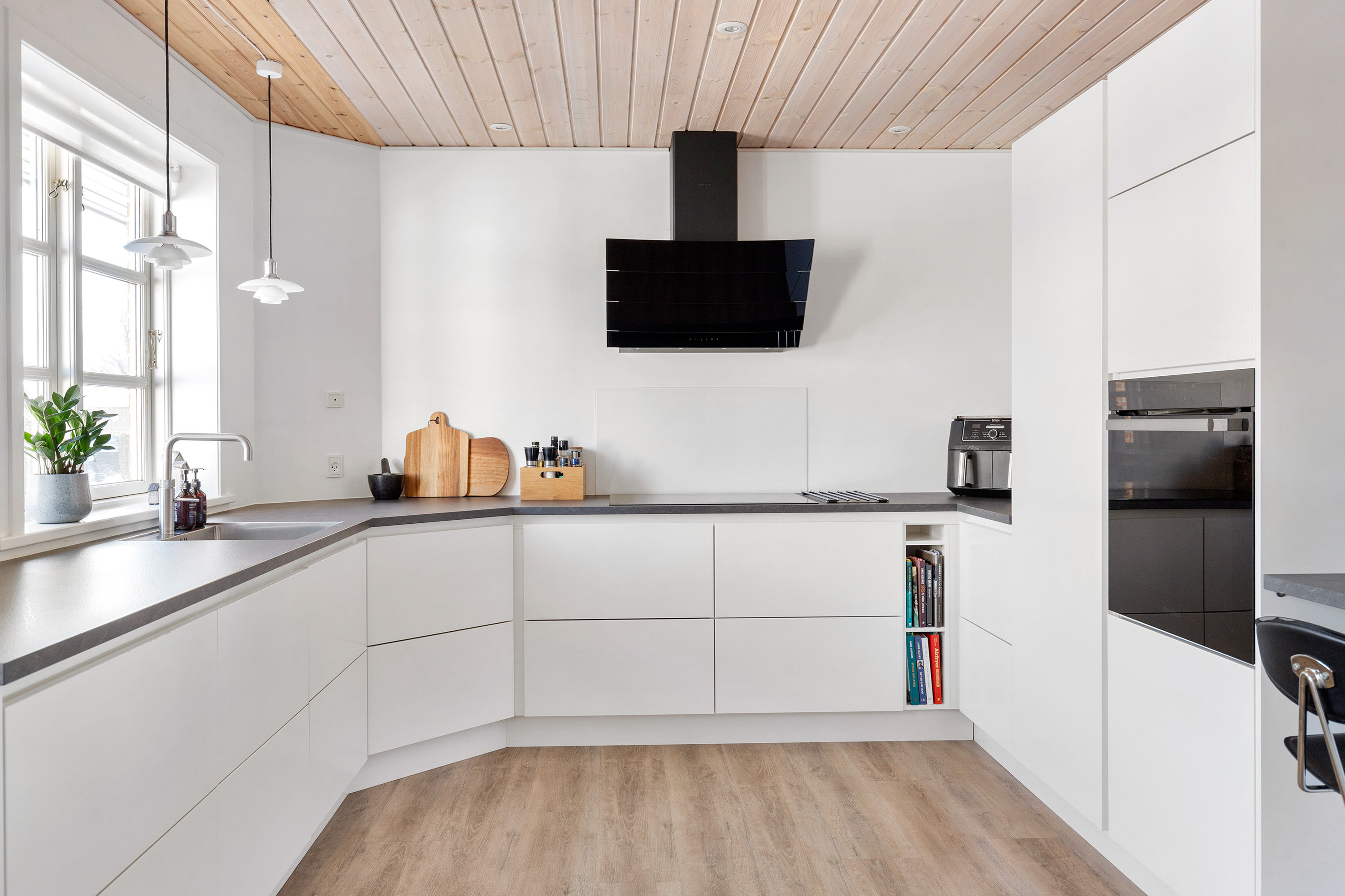 Fremhævet køkken billede i fuldskærmstilstand. Billede af Peter Heises Kvarter 38, 9700 Brønderslev