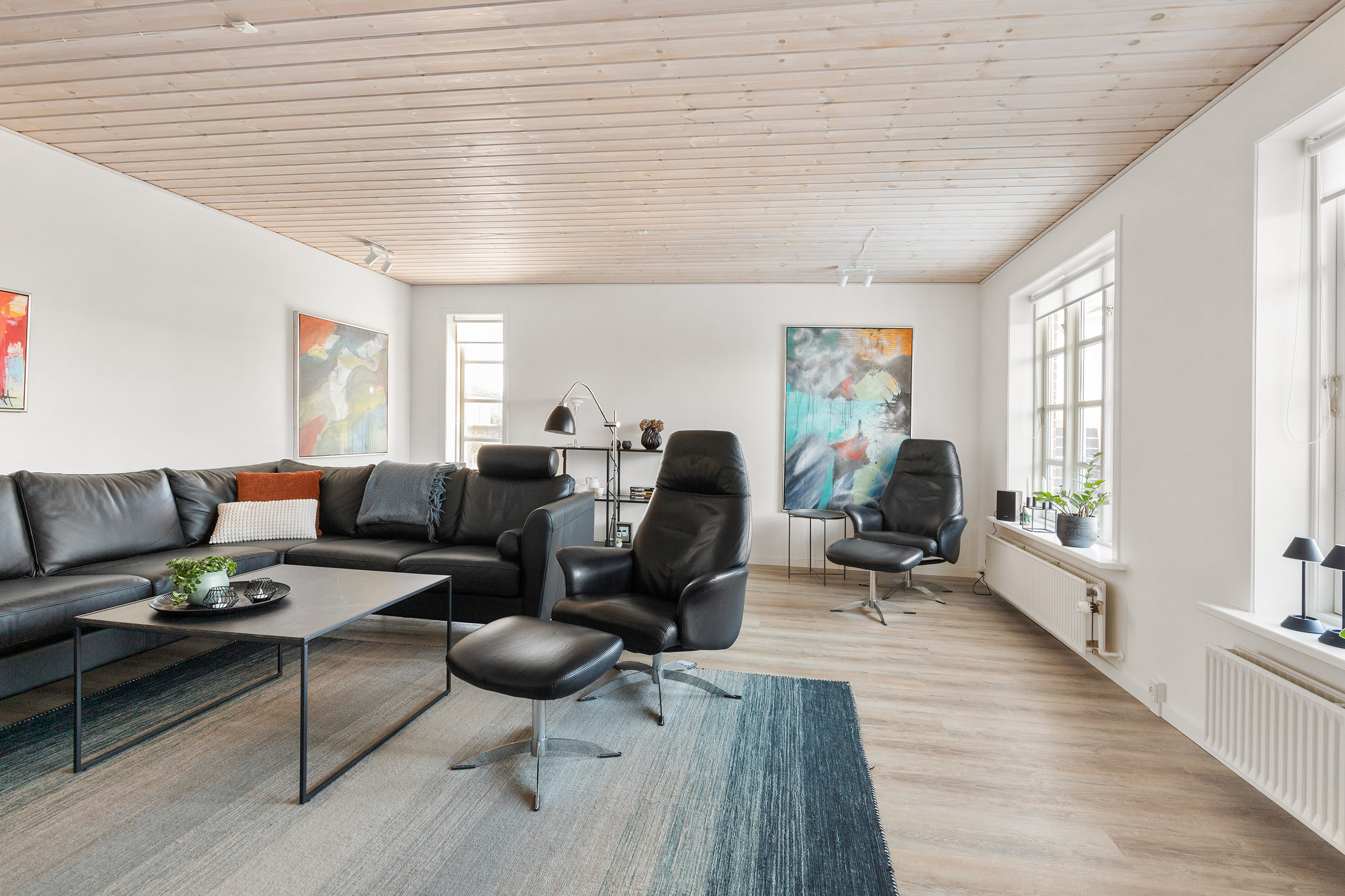 Fremhævet stue billede i fuldskærmstilstand. Billede af Peter Heises Kvarter 38, 9700 Brønderslev