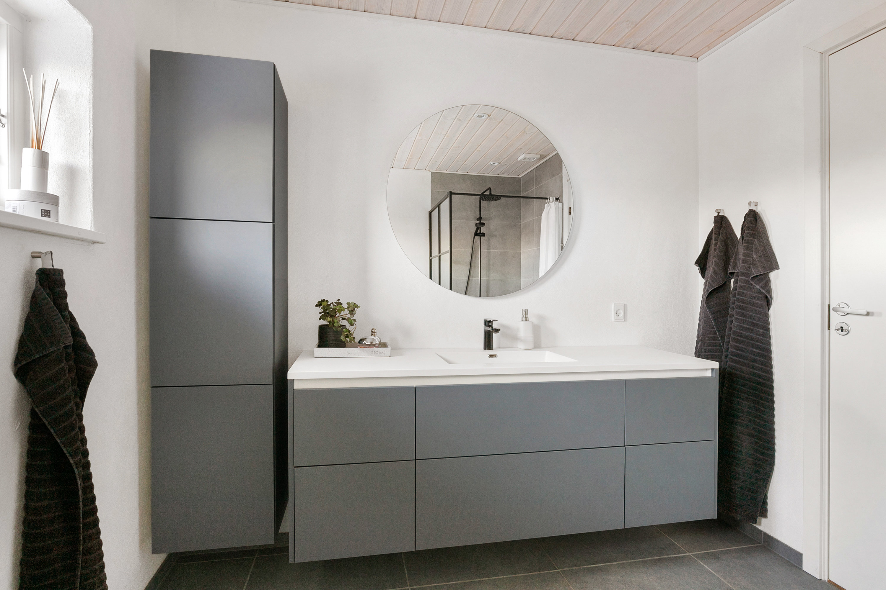 Fremhævet badeværelse billede i fuldskærmstilstand. Billede af Peter Heises Kvarter 38, 9700 Brønderslev