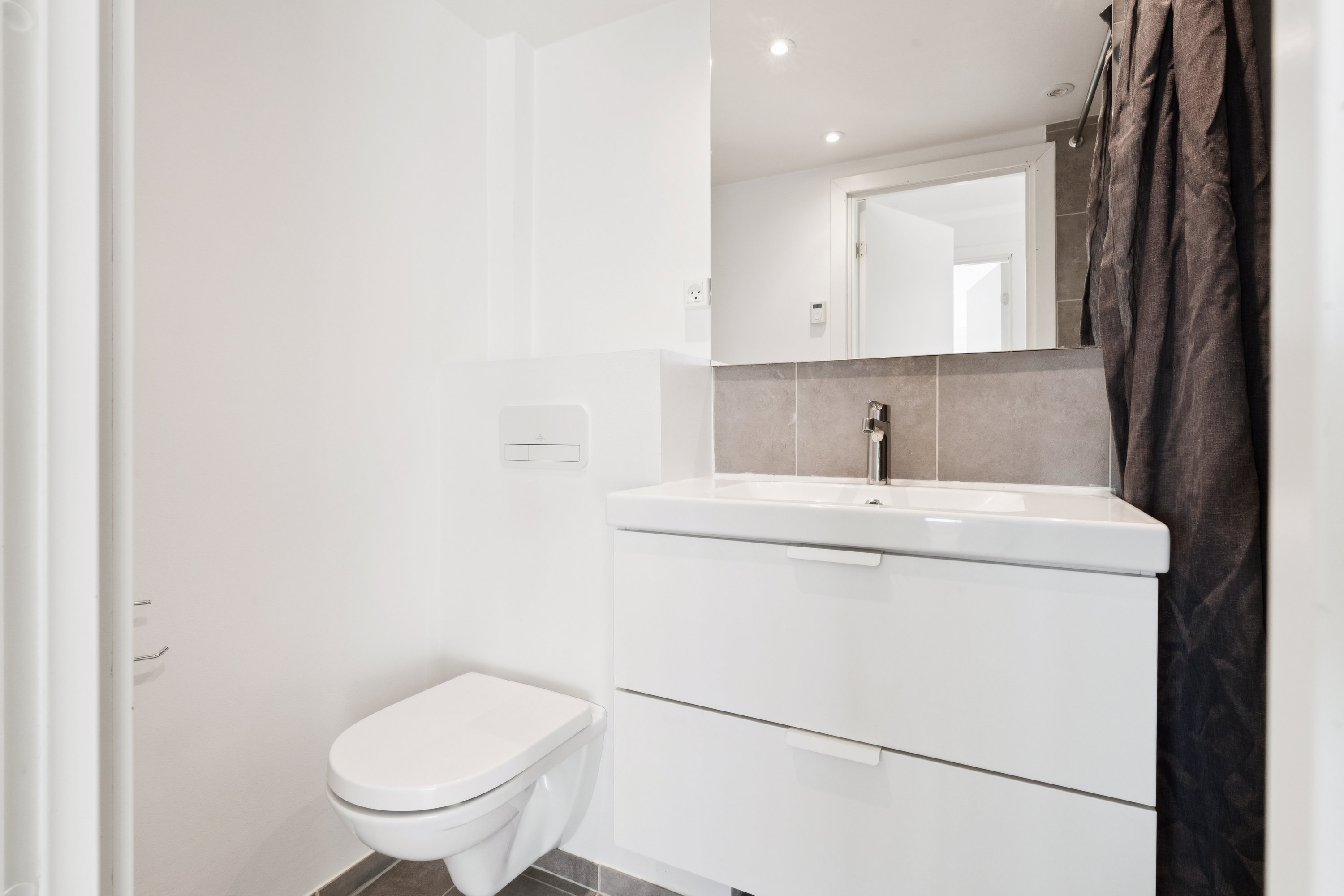 Fremhævet badeværelse billede i fuldskærmstilstand. Billede af Revlingbakken 31, 1. tv., 9000 Aalborg