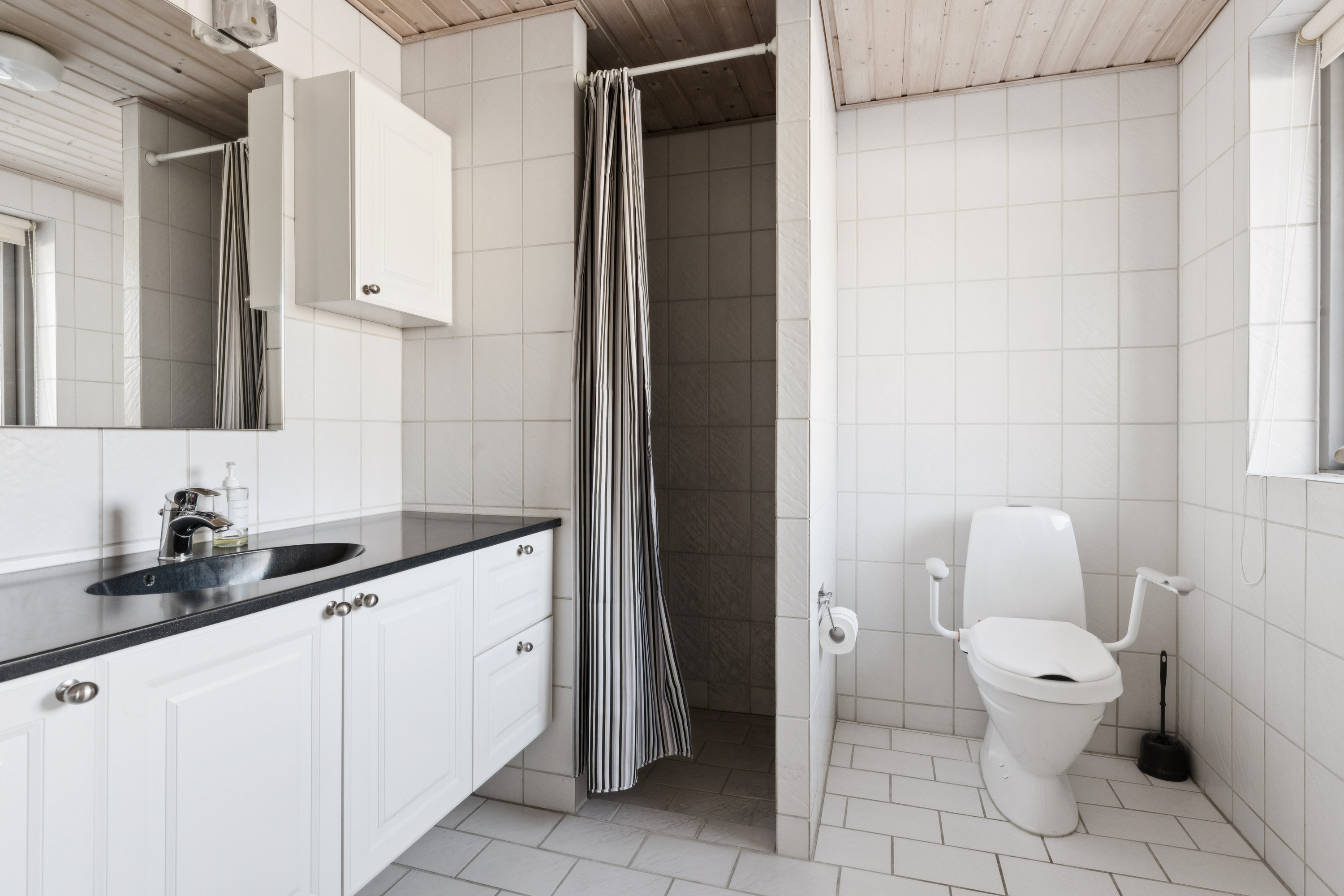 Fremhævet badeværelse billede i fuldskærmstilstand. Billede af Villavej 8, 9240 Nibe