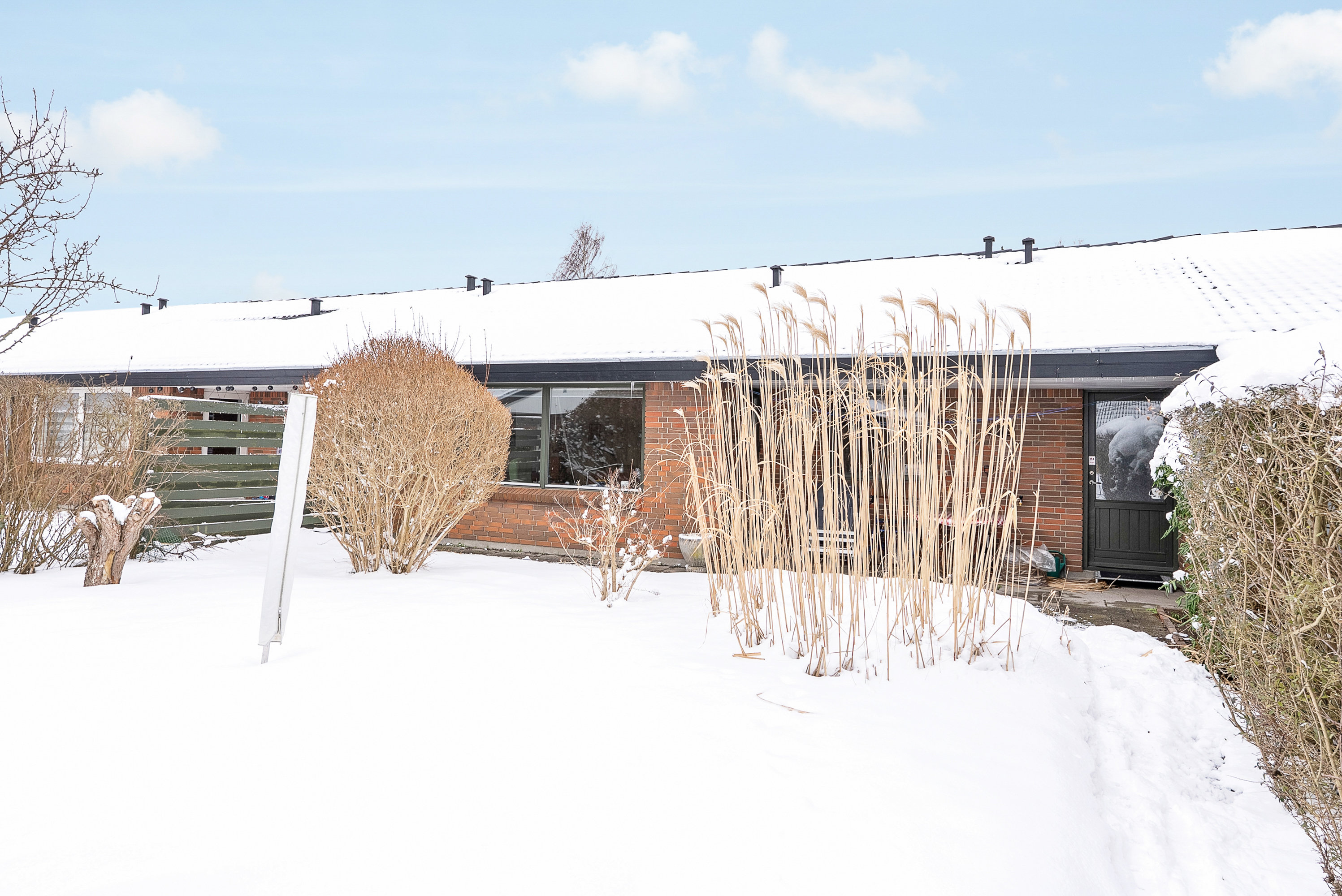 Fremhævet facade billede i fuldskærmstilstand. Billede af Bullerupvej 37C, Seden, 5240 Odense NØ