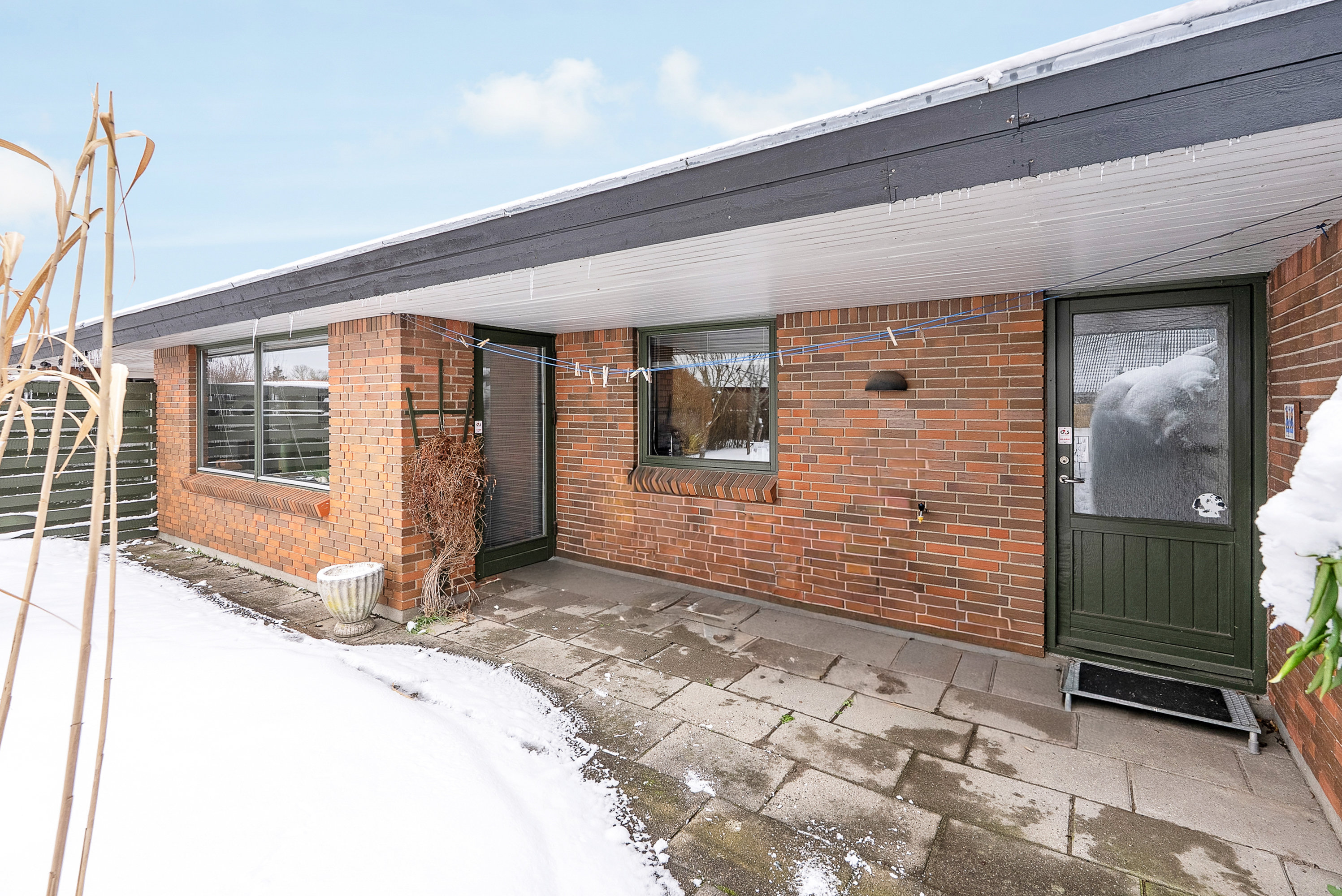 Fremhævet facade billede i fuldskærmstilstand. Billede af Bullerupvej 37C, Seden, 5240 Odense NØ