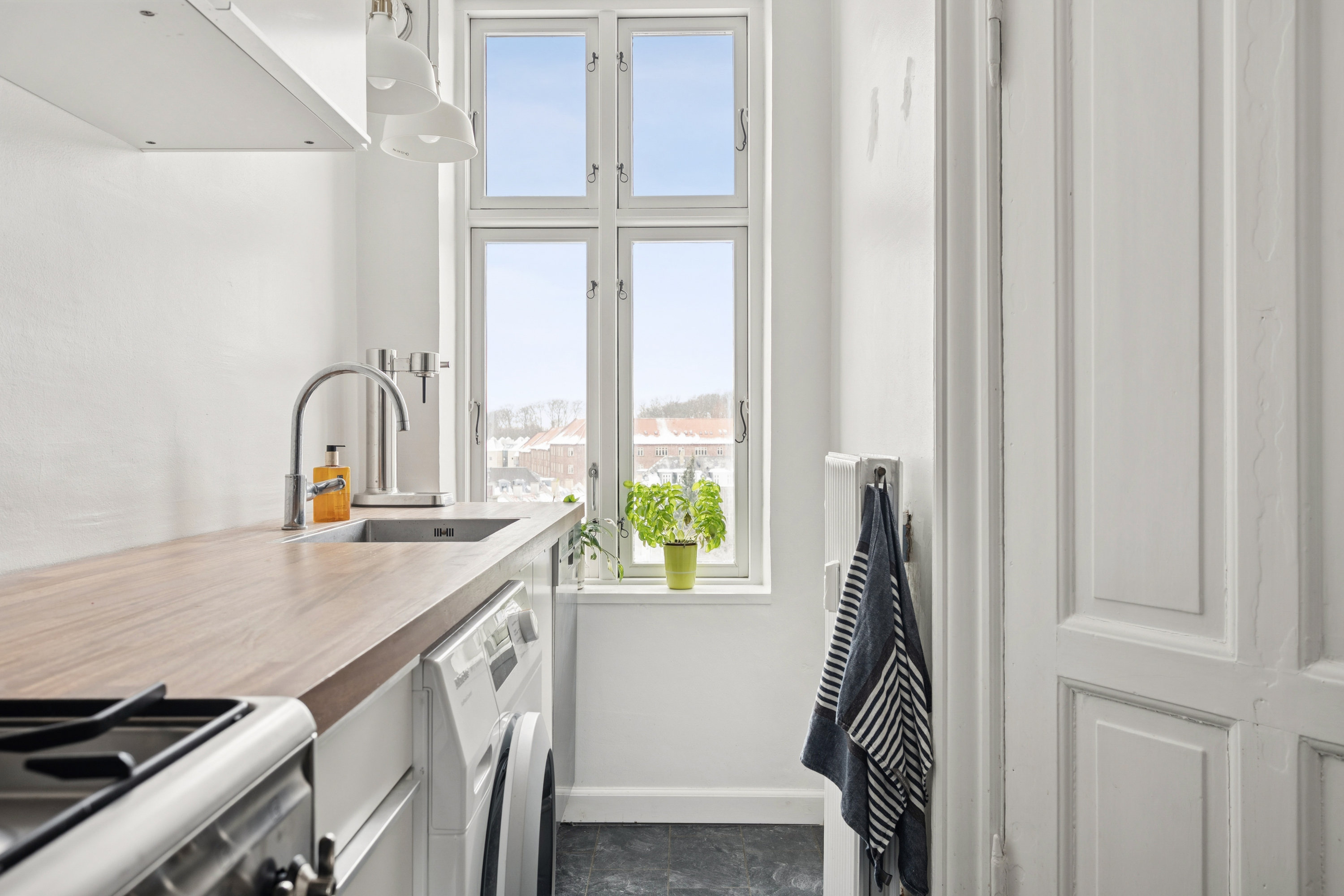 Fremhævet  billede i fuldskærmstilstand. Billede af Mølle Allé 6, 4. tv., 2500 Valby