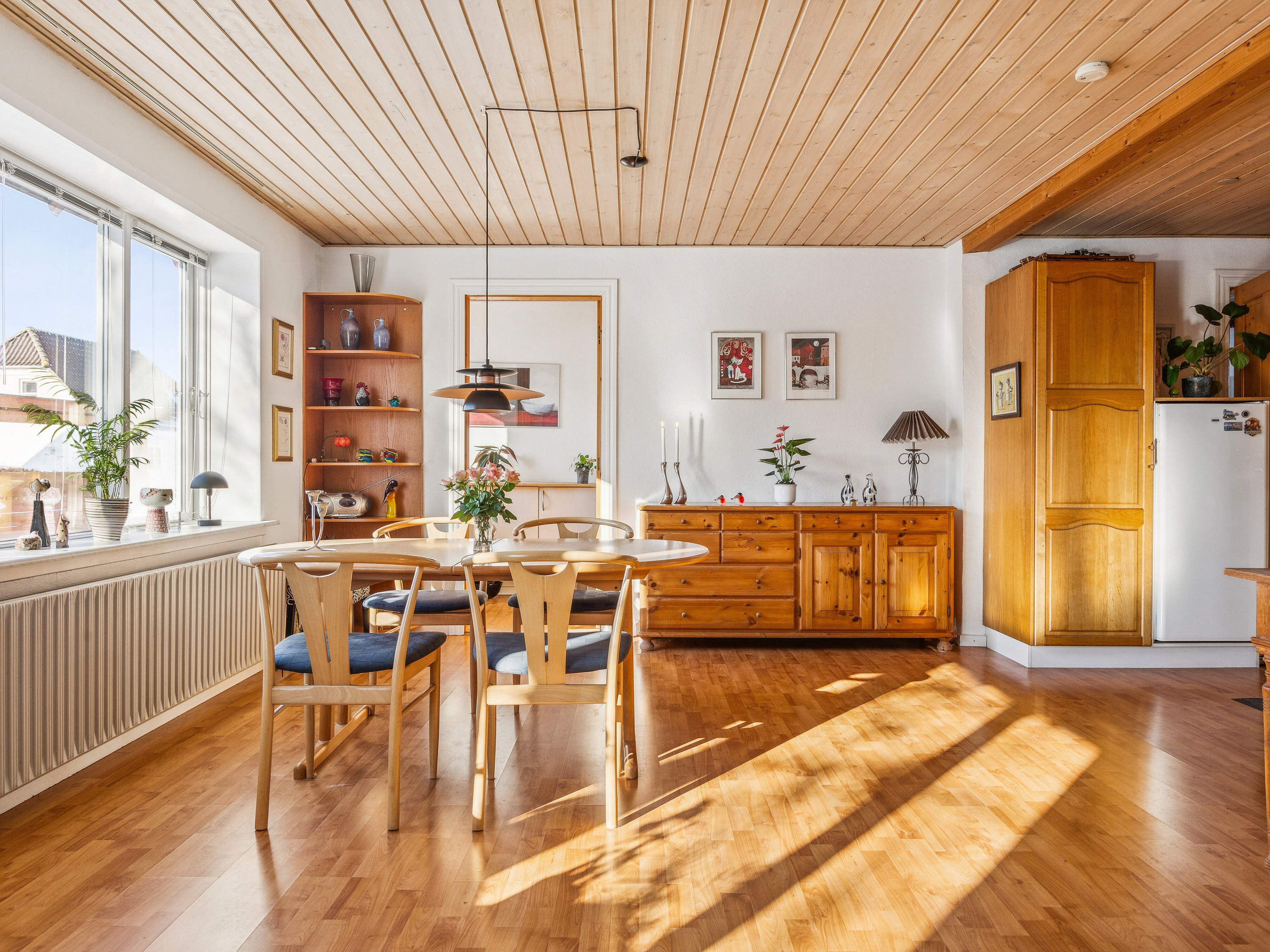 Fremhævet spisestue billede i fuldskærmstilstand. Billede af Stationsvej 1, Sønderskov, 9800 Hjørring