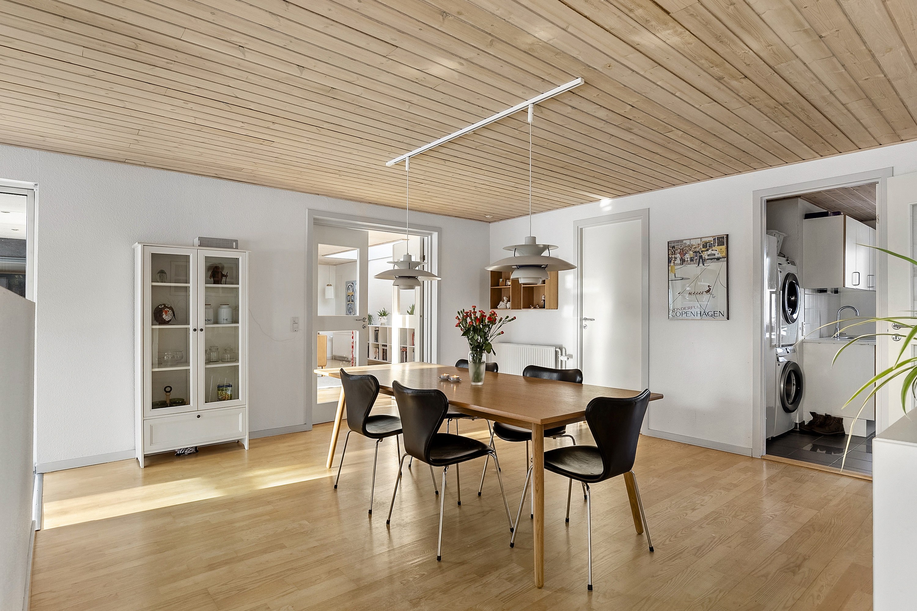 Fremhævet spisestue billede i fuldskærmstilstand. Billede af Syrenvænget 36, 8362 Hørning