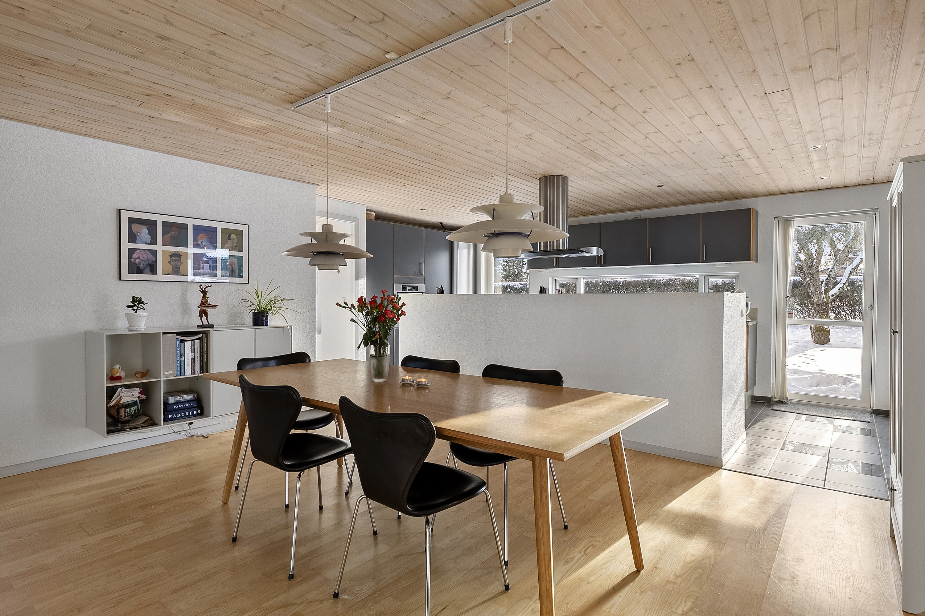 Fremhævet spisestue billede i fuldskærmstilstand. Billede af Syrenvænget 36, 8362 Hørning