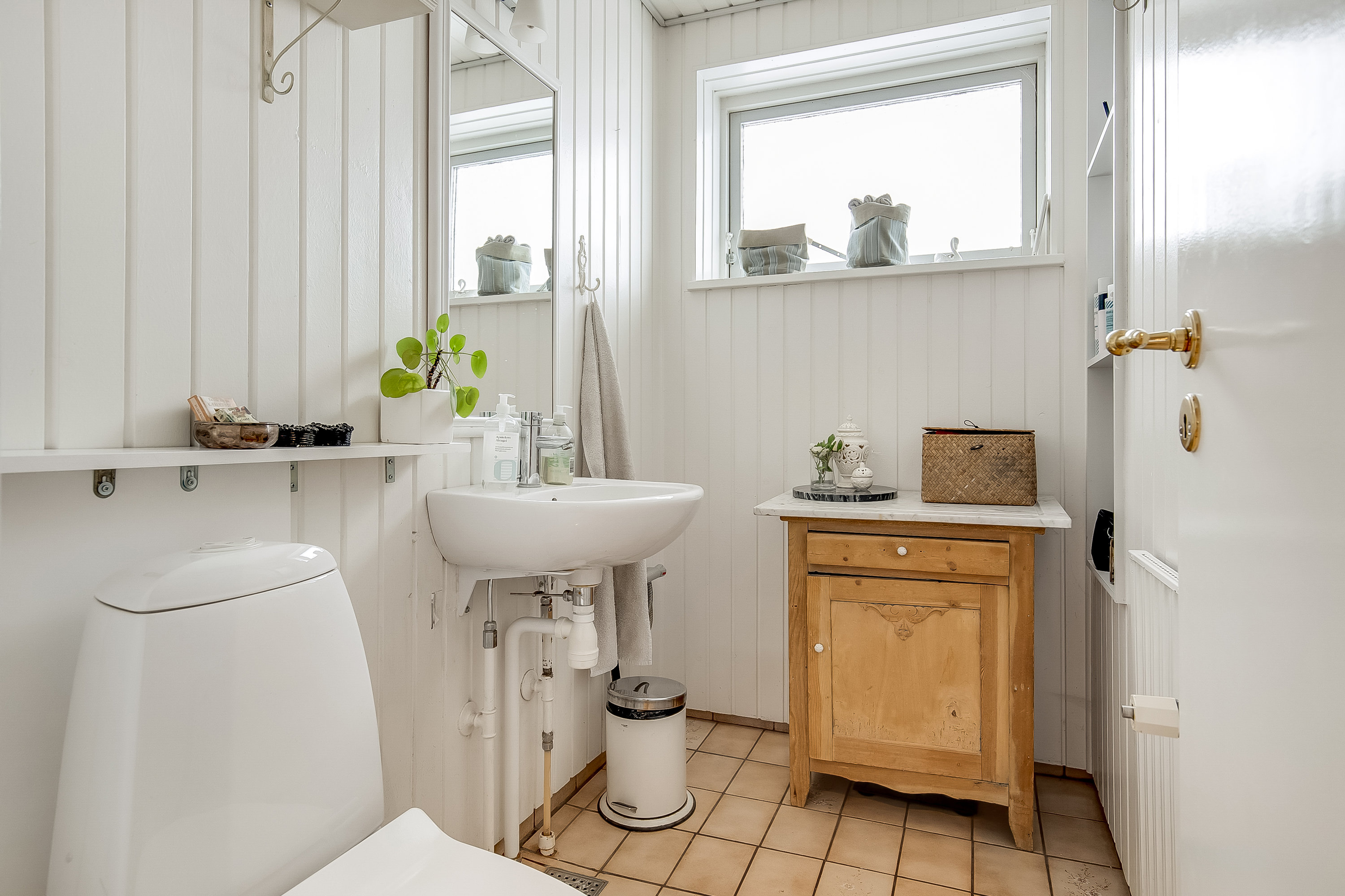 Fremhævet badeværelse billede i fuldskærmstilstand. Billede af Bøgelund 5, Ødsted, 7100 Vejle