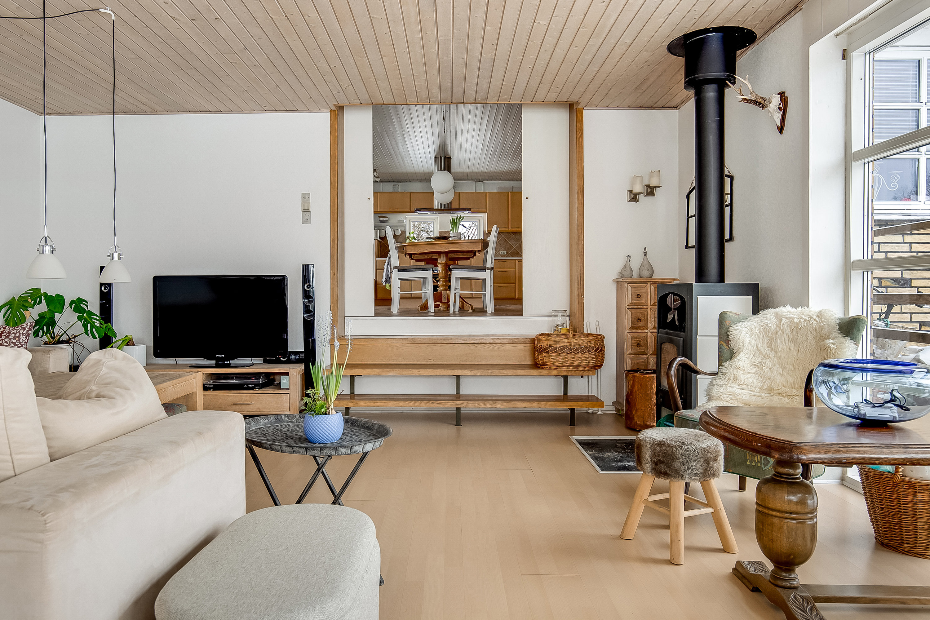 Fremhævet stue billede i fuldskærmstilstand. Billede af Bøgelund 5, Ødsted, 7100 Vejle