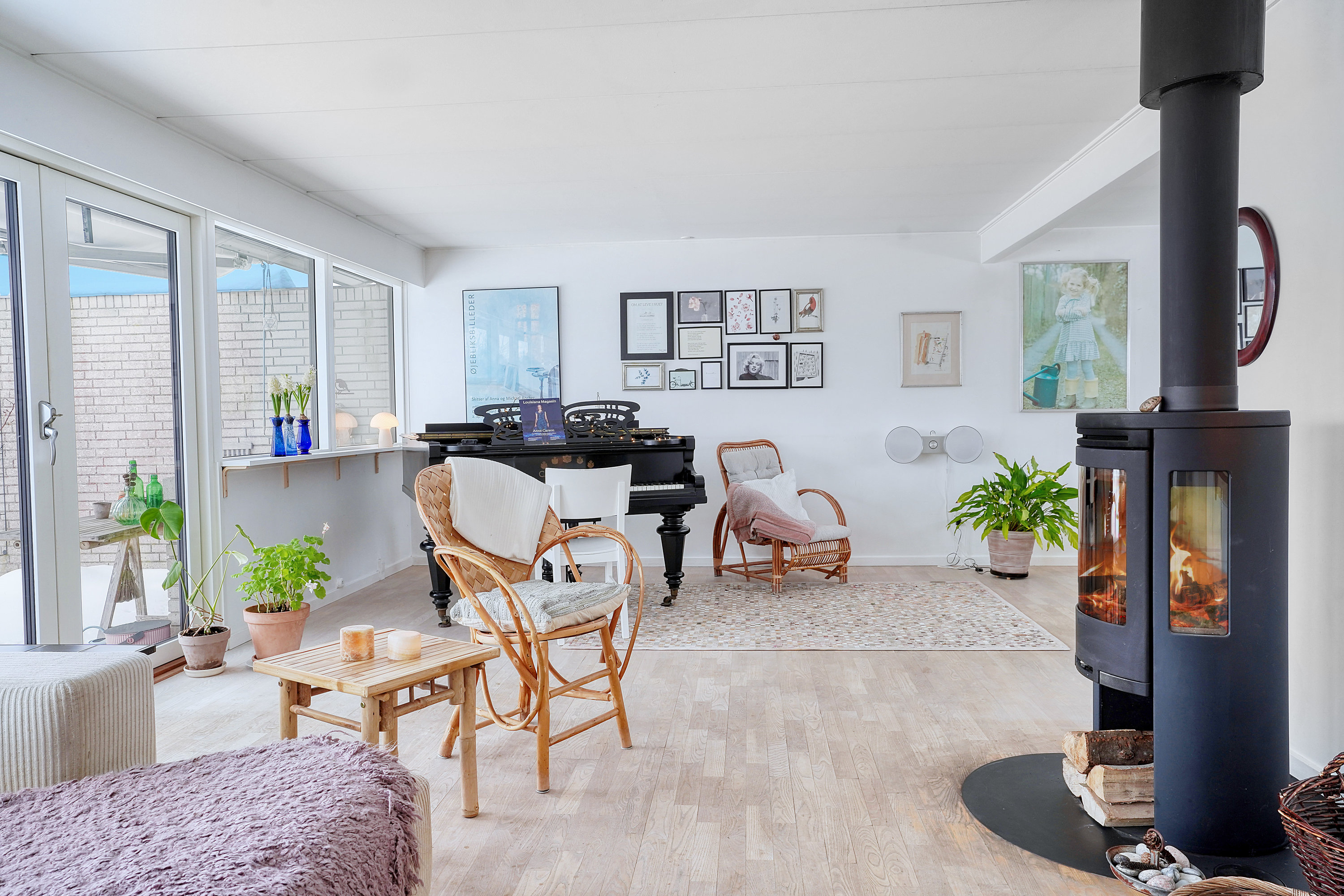 Fremhævet stue billede i fuldskærmstilstand. Billede af Kovangen 153, 3480 Fredensborg