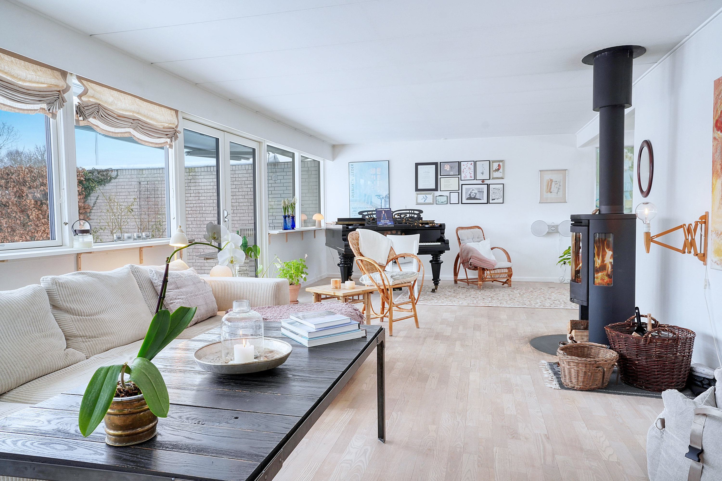 Fremhævet stue billede i fuldskærmstilstand. Billede af Kovangen 153, 3480 Fredensborg