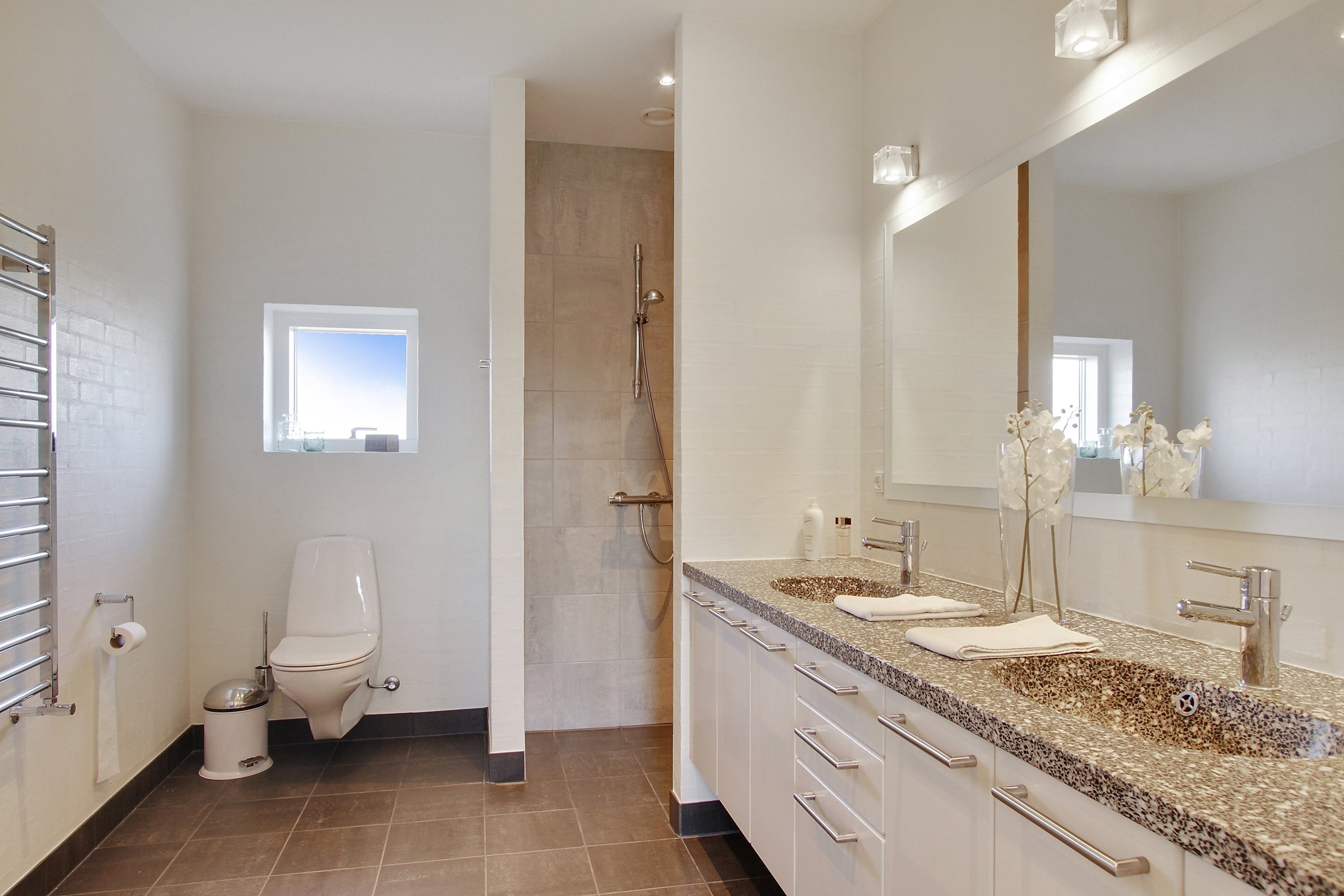 Fremhævet badeværelse billede i fuldskærmstilstand. Billede af Højdedraget 110, 9530 Støvring