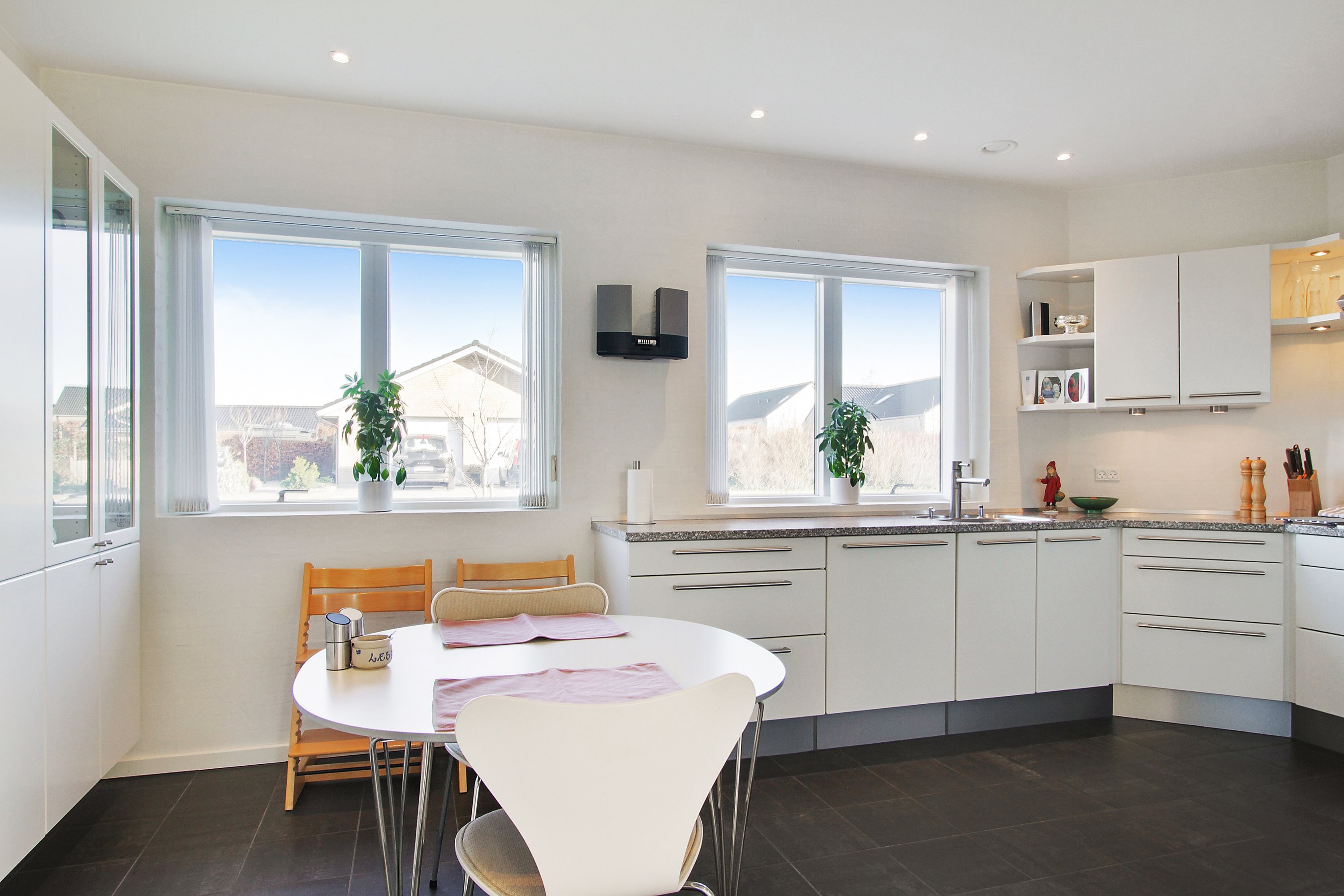 Fremhævet køkken billede i fuldskærmstilstand. Billede af Højdedraget 110, 9530 Støvring