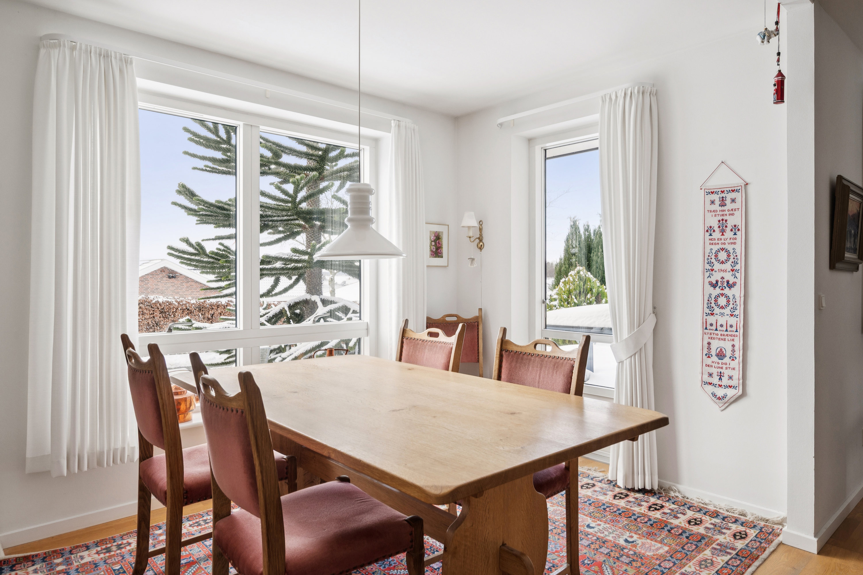 Fremhævet spisestue billede i fuldskærmstilstand. Billede af Højager 40, 8382 Hinnerup