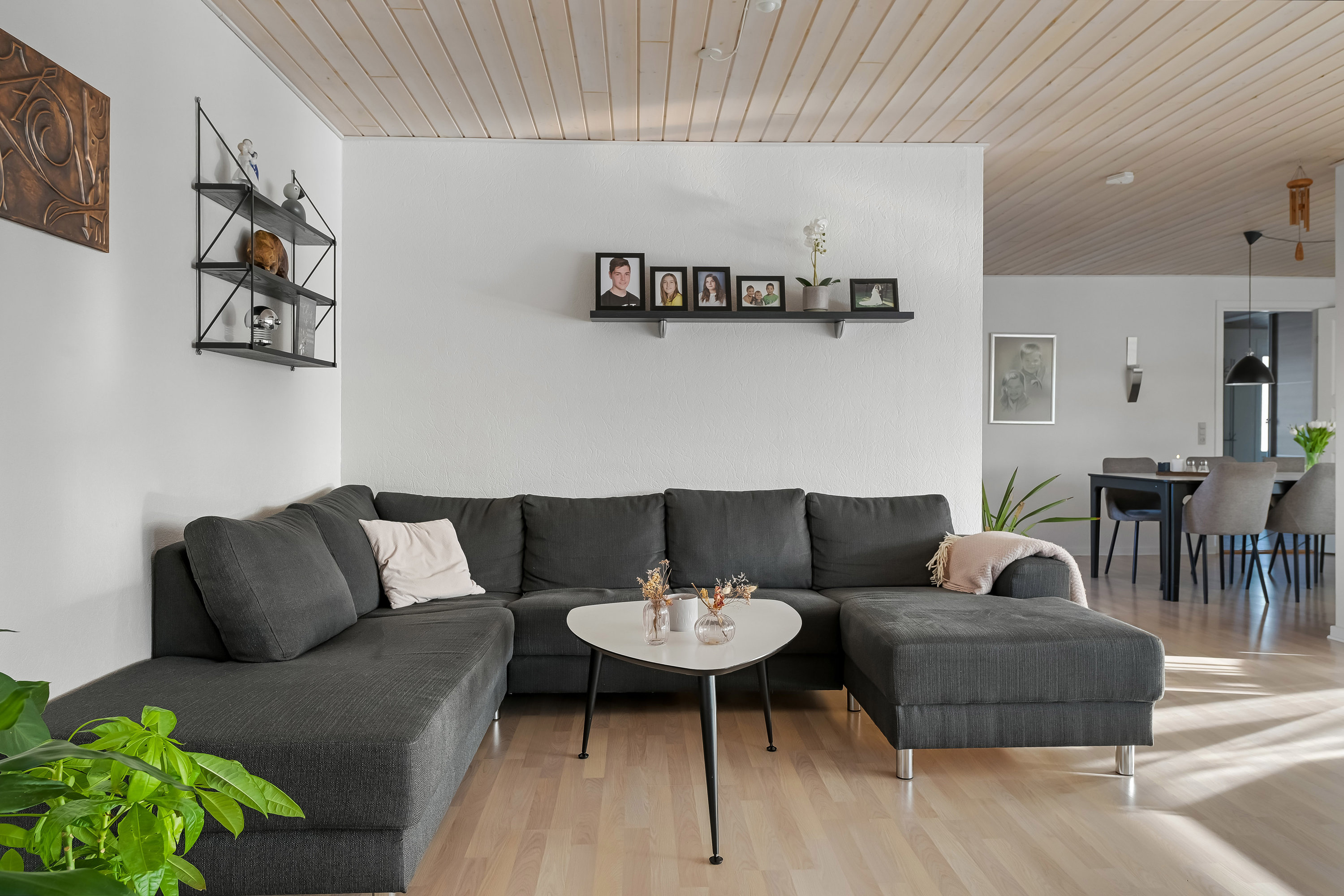 Fremhævet stue billede i fuldskærmstilstand. Billede af Egevænget 415, 7190 Billund