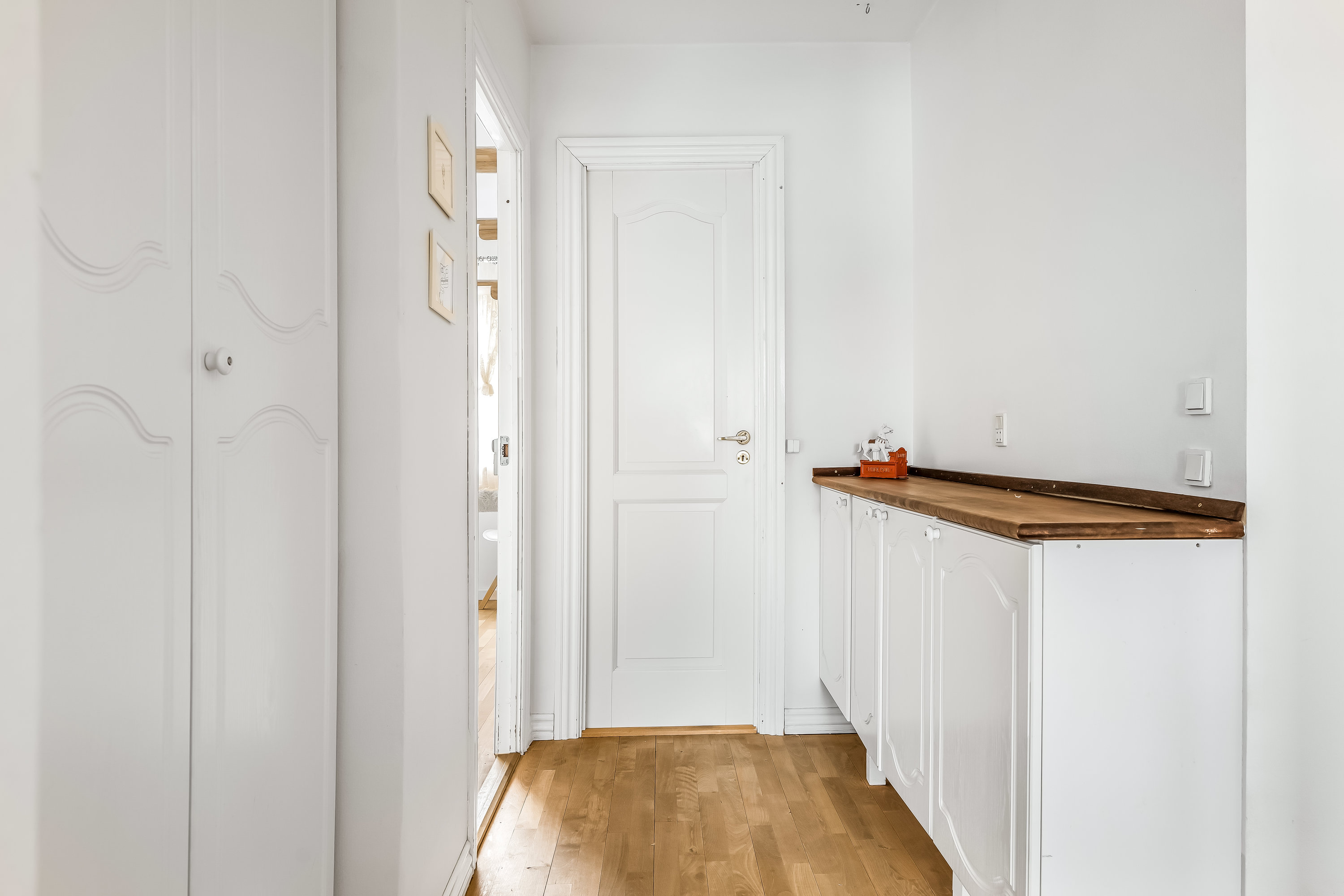 Fremhævet gang billede i fuldskærmstilstand. Billede af Ørnevang 18, 1. th., 3450 Allerød