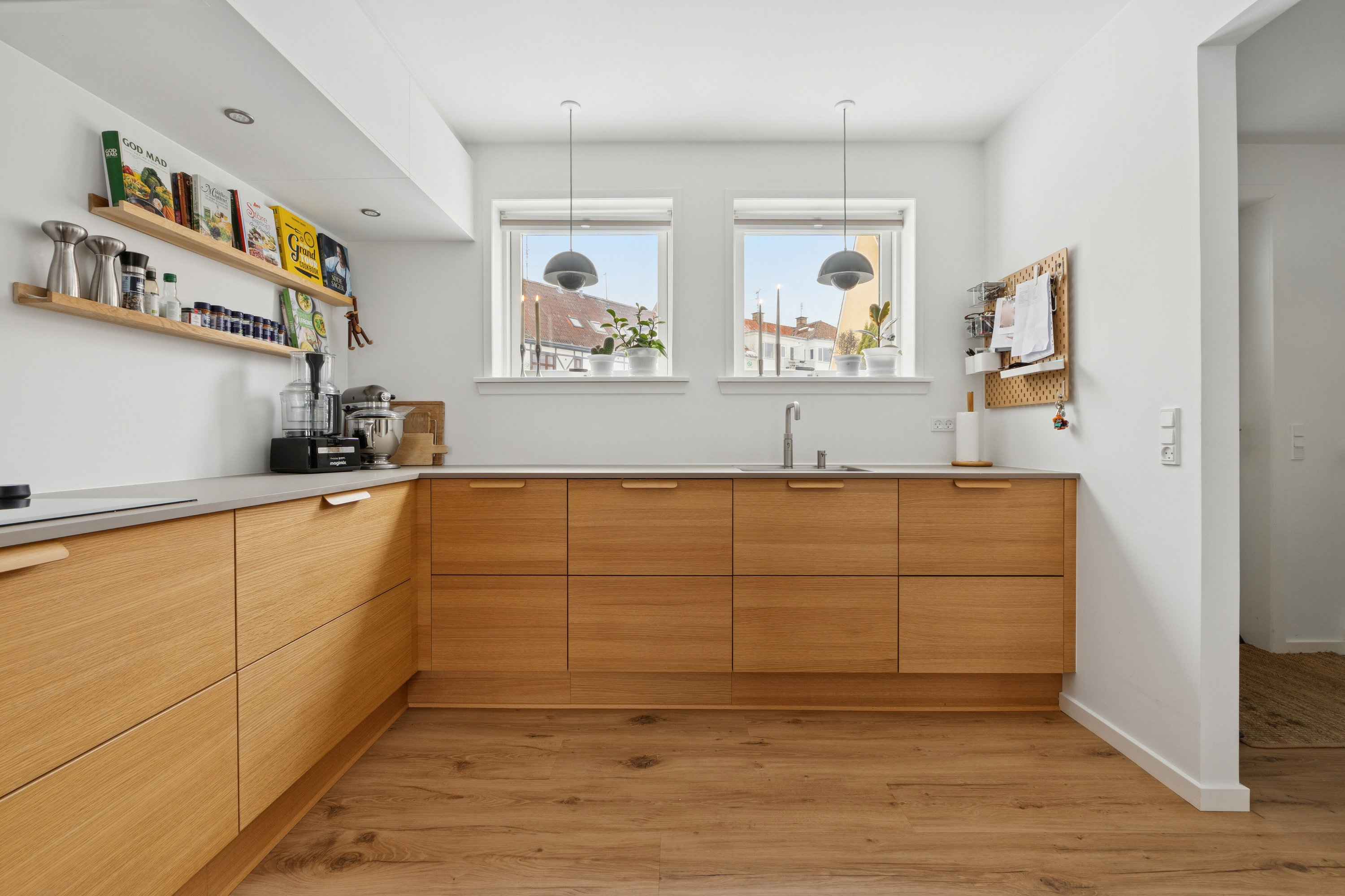 Fremhævet køkken billede i fuldskærmstilstand. Billede af Nørreport 8, 5900 Rudkøbing