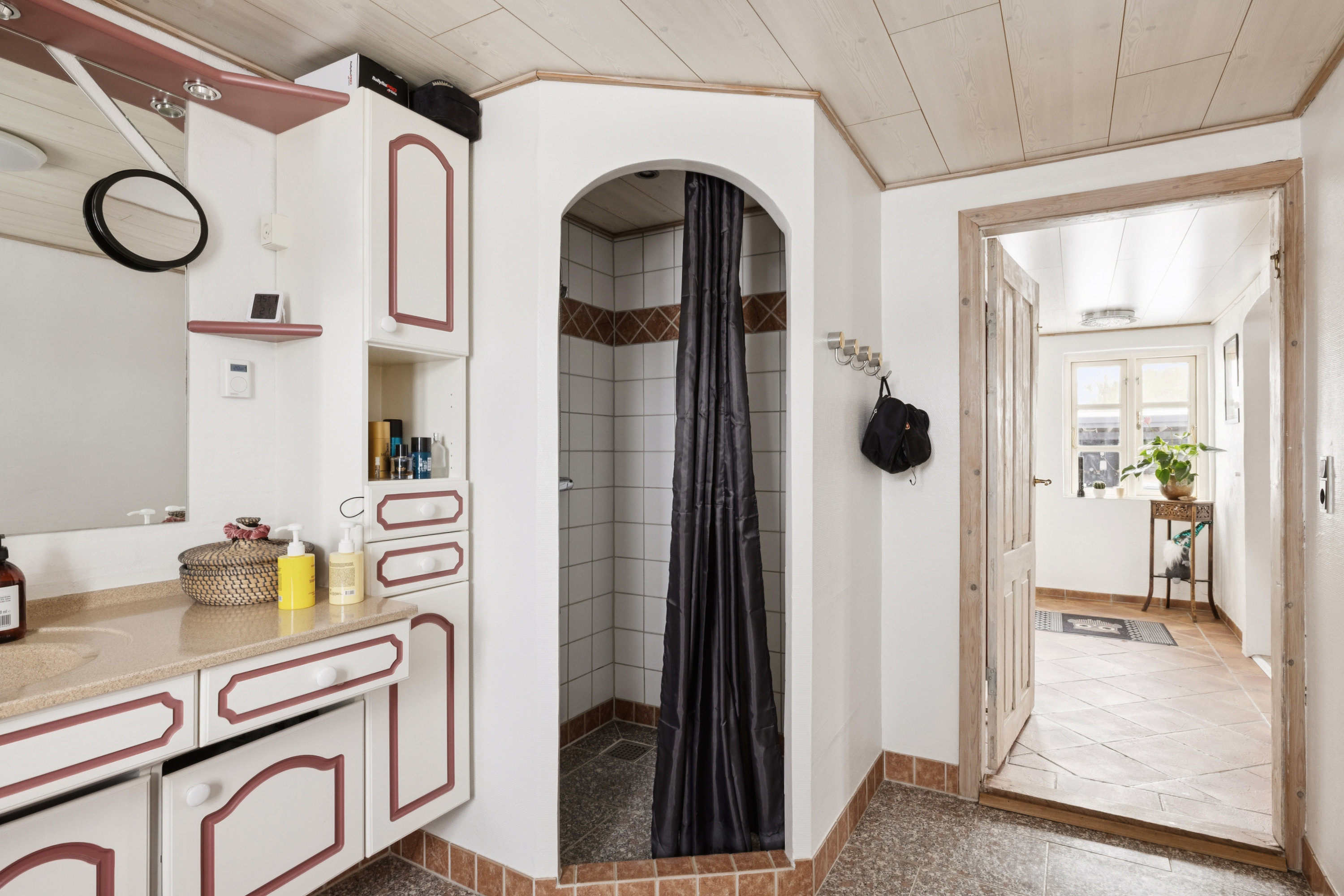 Fremhævet gang billede i fuldskærmstilstand. Billede af Kjærvej 9, Thorsager, 8410 Rønde