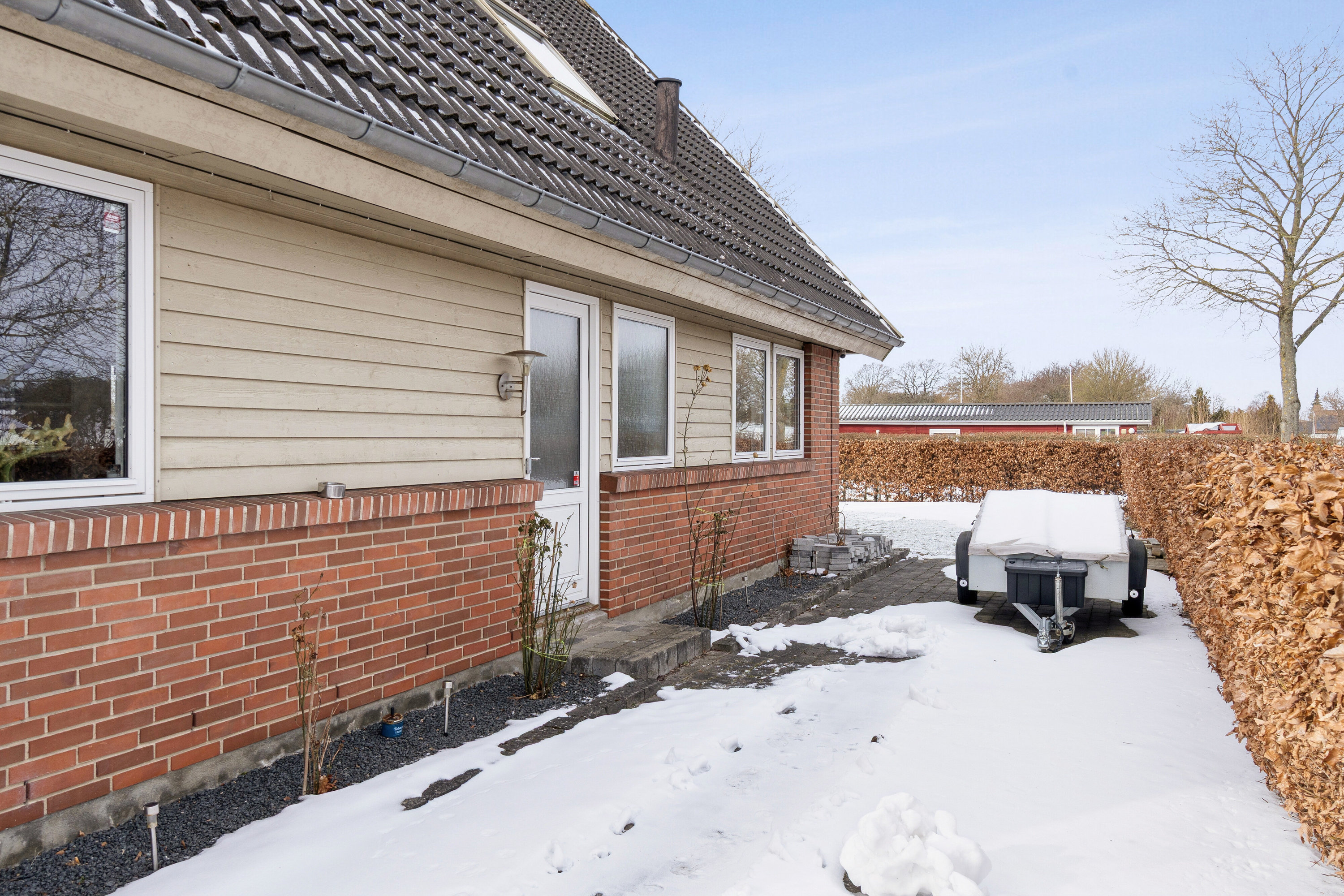 Fremhævet udendørs billede i fuldskærmstilstand. Billede af Figenvej 75, 4700 Næstved