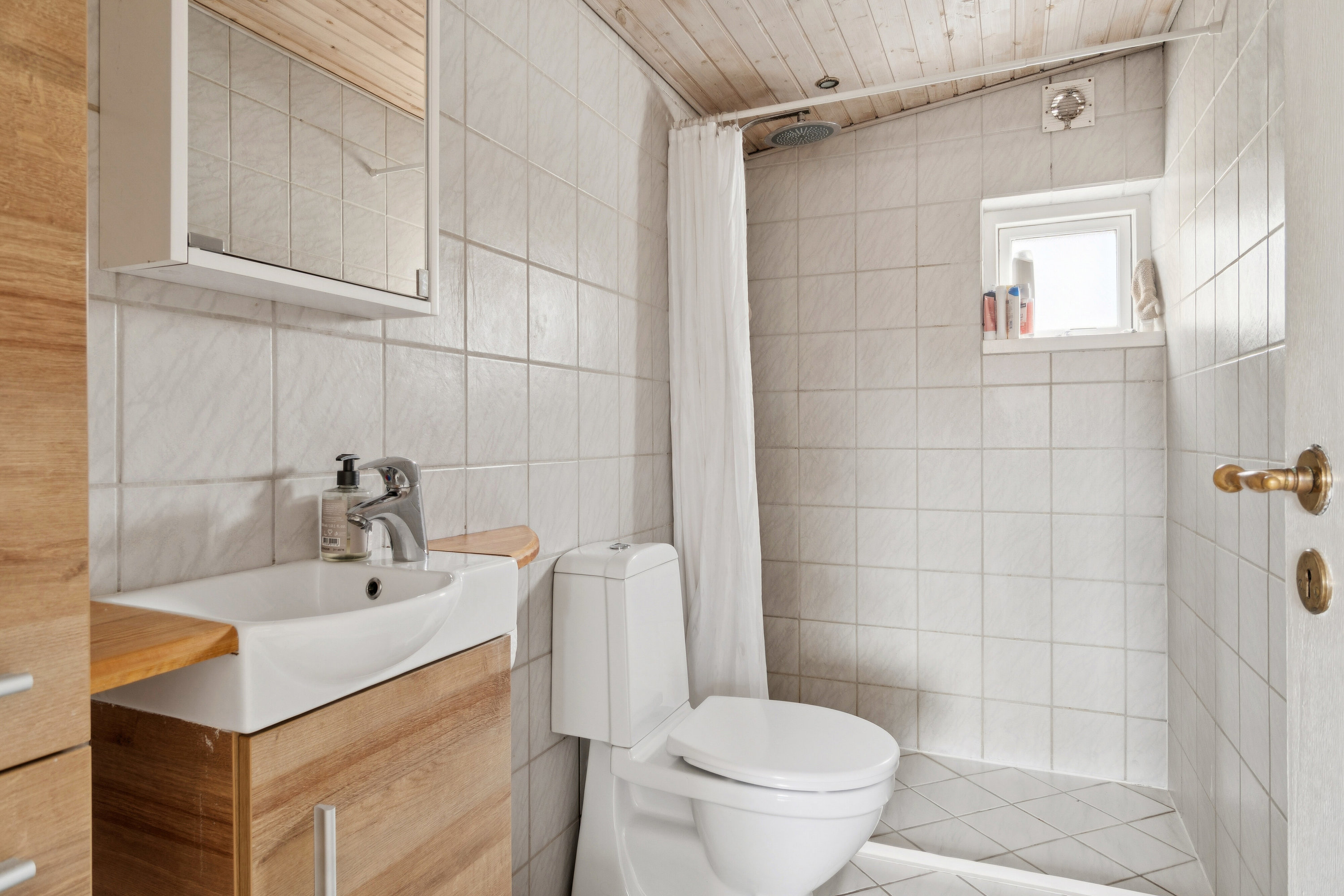 Fremhævet badeværelse billede i fuldskærmstilstand. Billede af Smedestræde 11, Skibinge, 4720 Præstø