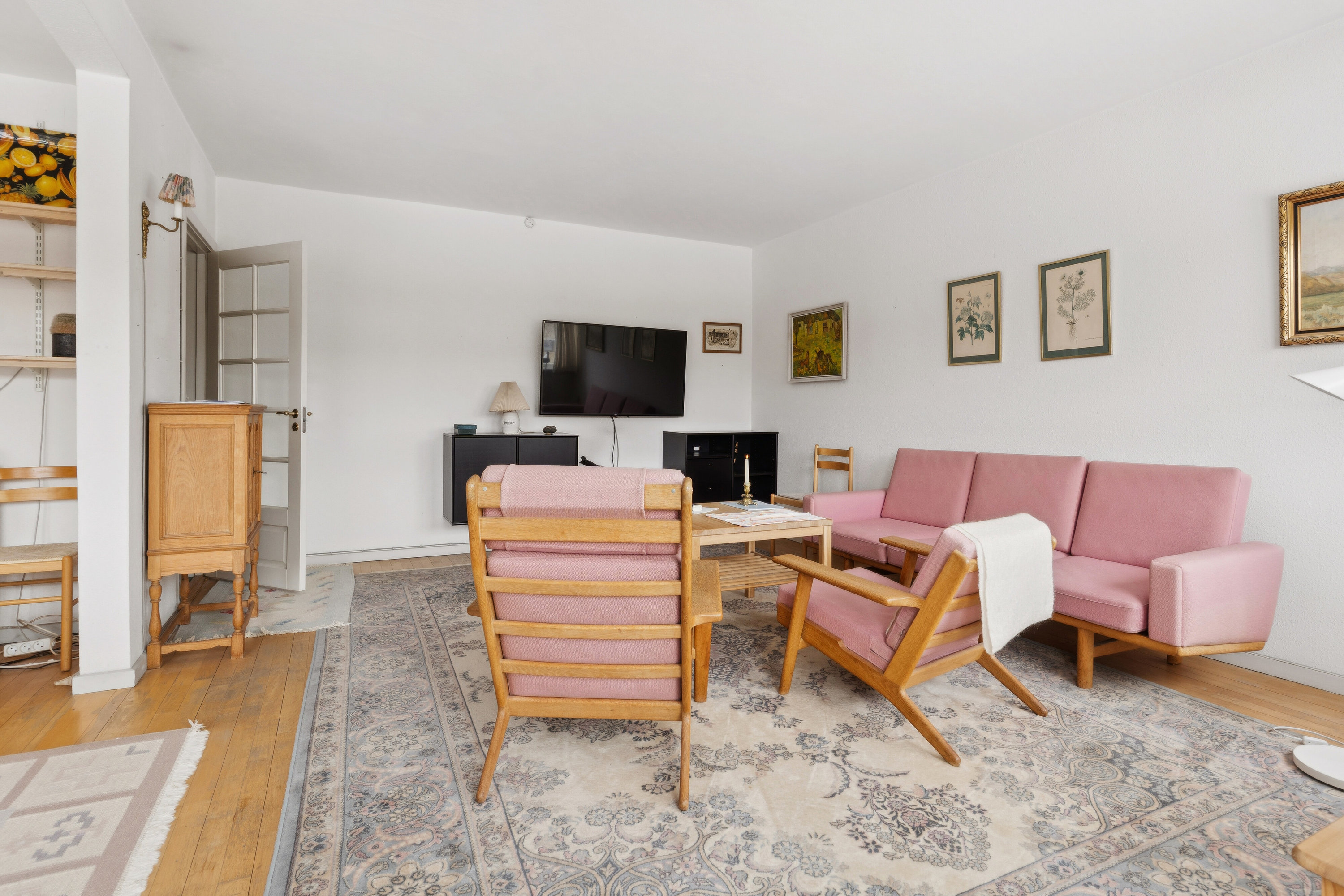 Fremhævet stue billede i fuldskærmstilstand. Billede af Baunebakkevej 23, 1., 2650 Hvidovre