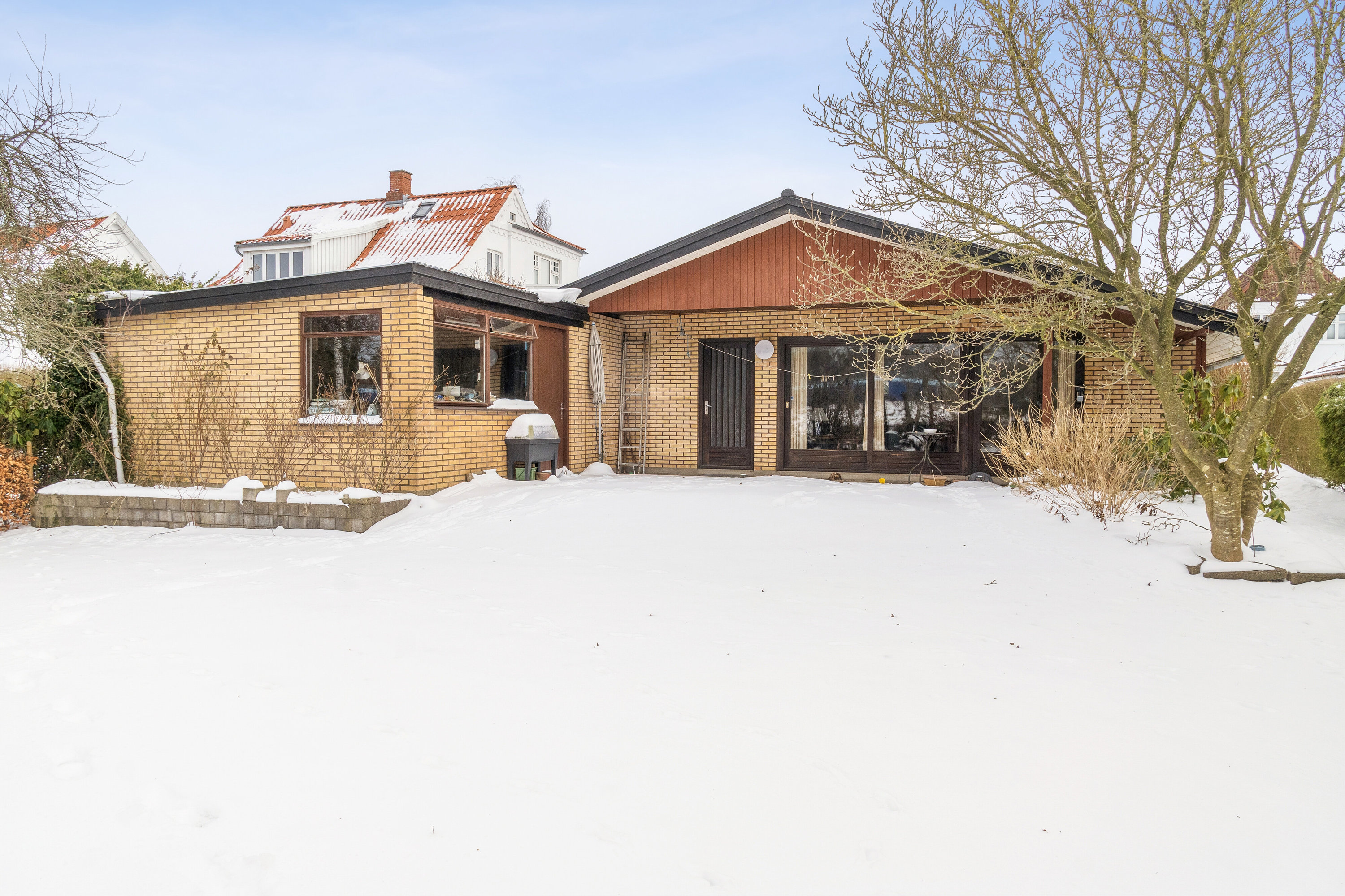 Fremhævet set fra haven billede i fuldskærmstilstand. Billede af Lønborg Friis Vej 8, 9800 Hjørring