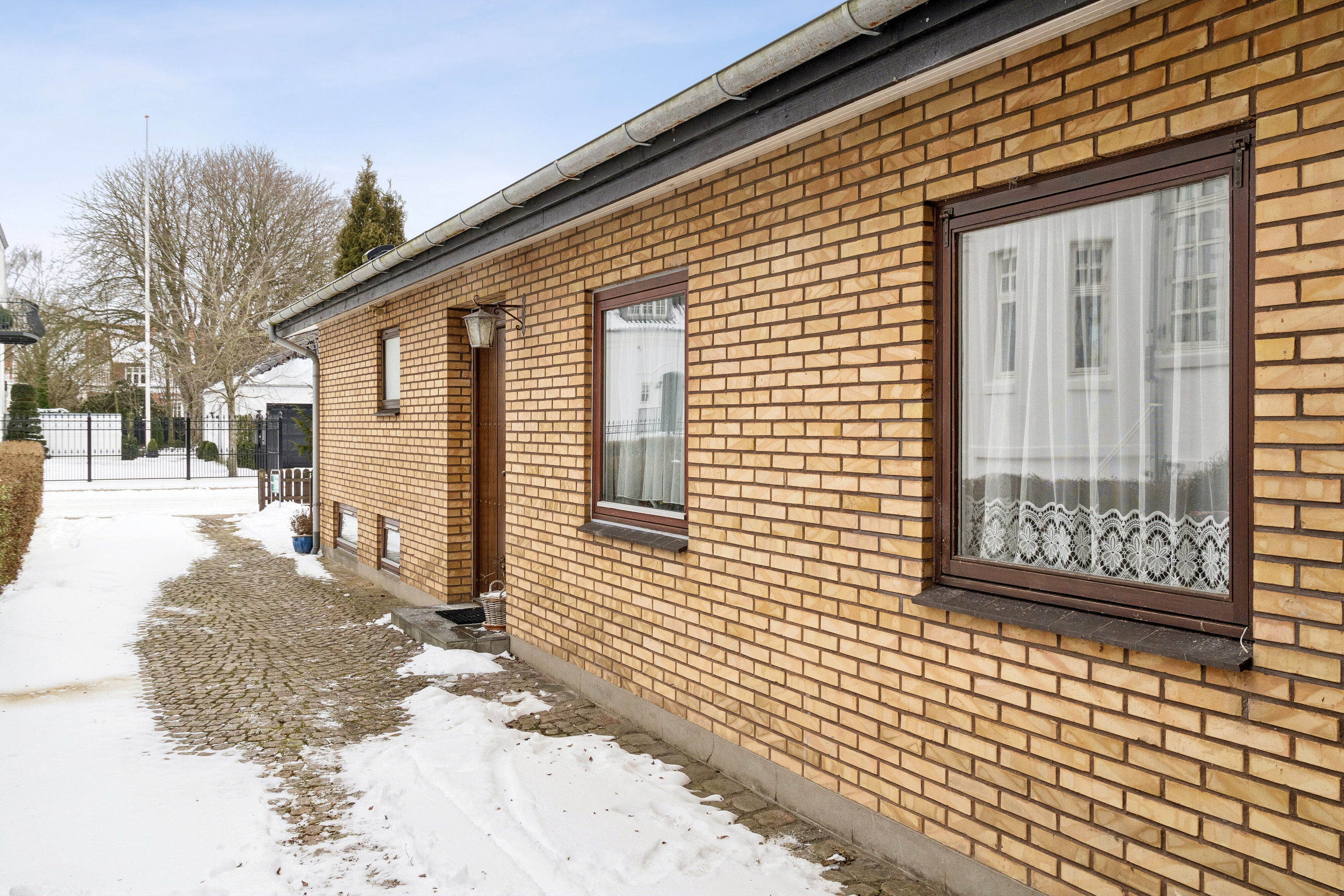 Fremhævet indkørsel billede i fuldskærmstilstand. Billede af Lønborg Friis Vej 8, 9800 Hjørring