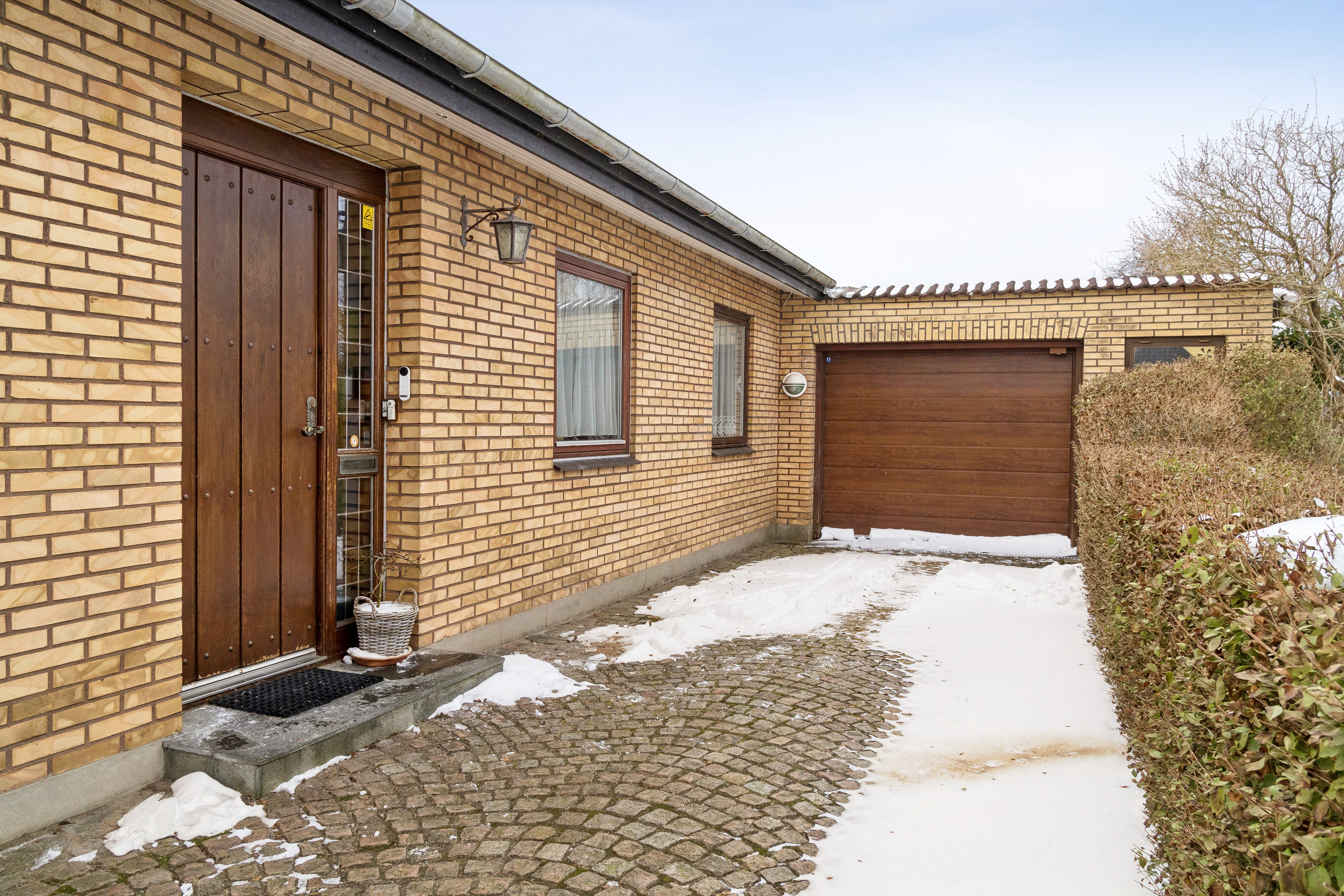 Fremhævet indkørsel billede i fuldskærmstilstand. Billede af Lønborg Friis Vej 8, 9800 Hjørring