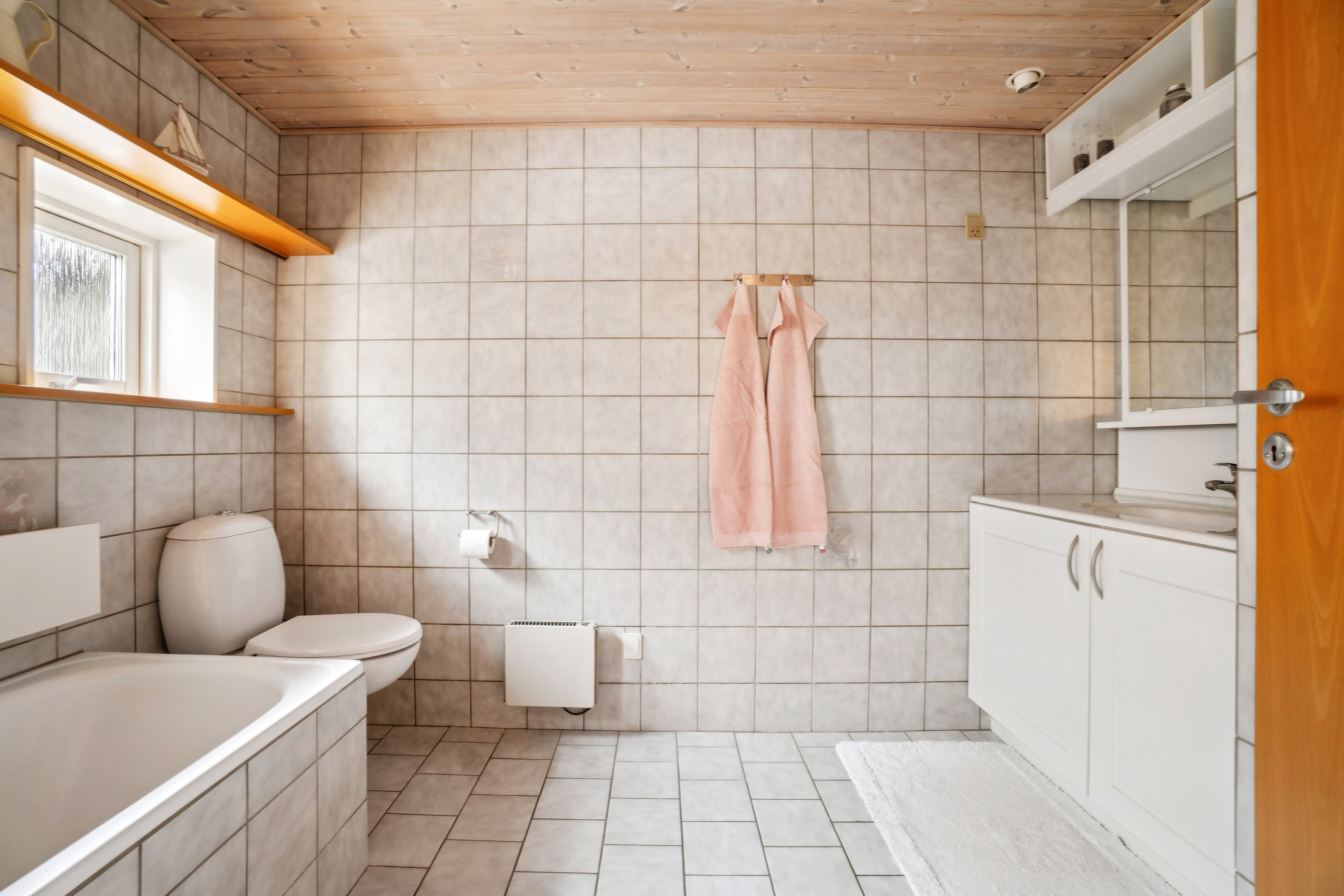 Fremhævet badeværelse billede i fuldskærmstilstand. Billede af Møllevænget 15, Lyngs, 7790 Thyholm