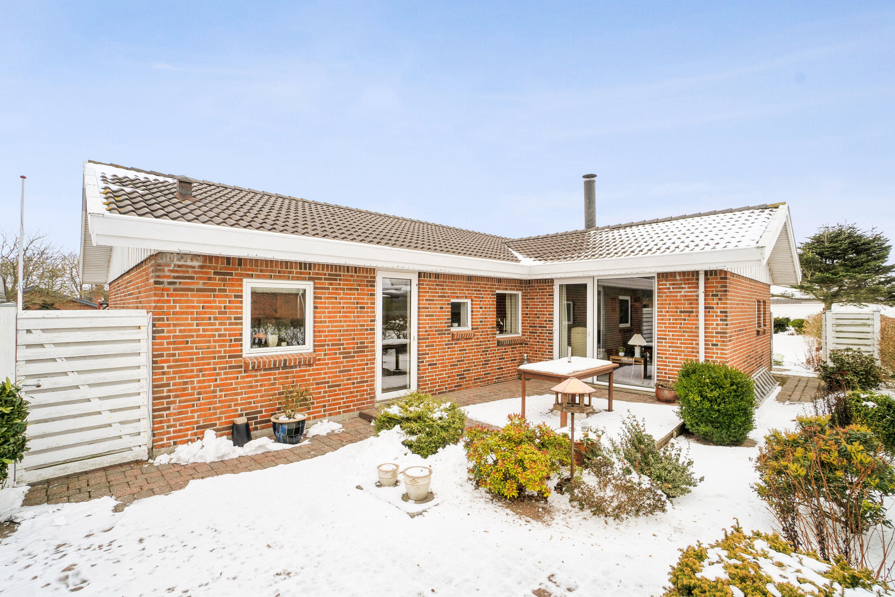 Fremhævet set fra haven billede i fuldskærmstilstand. Billede af Møllevænget 15, Lyngs, 7790 Thyholm