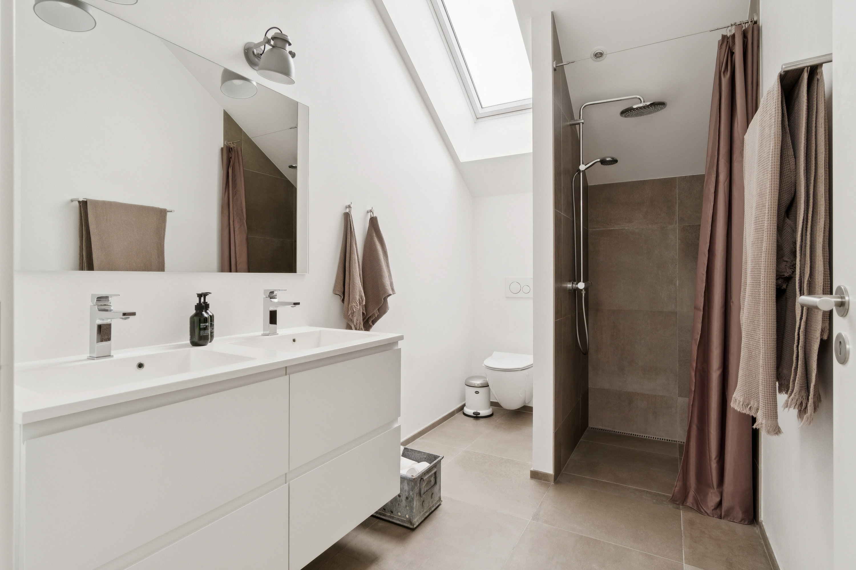 Fremhævet badeværelse billede i fuldskærmstilstand. Billede af Parkvænget 18, 8600 Silkeborg