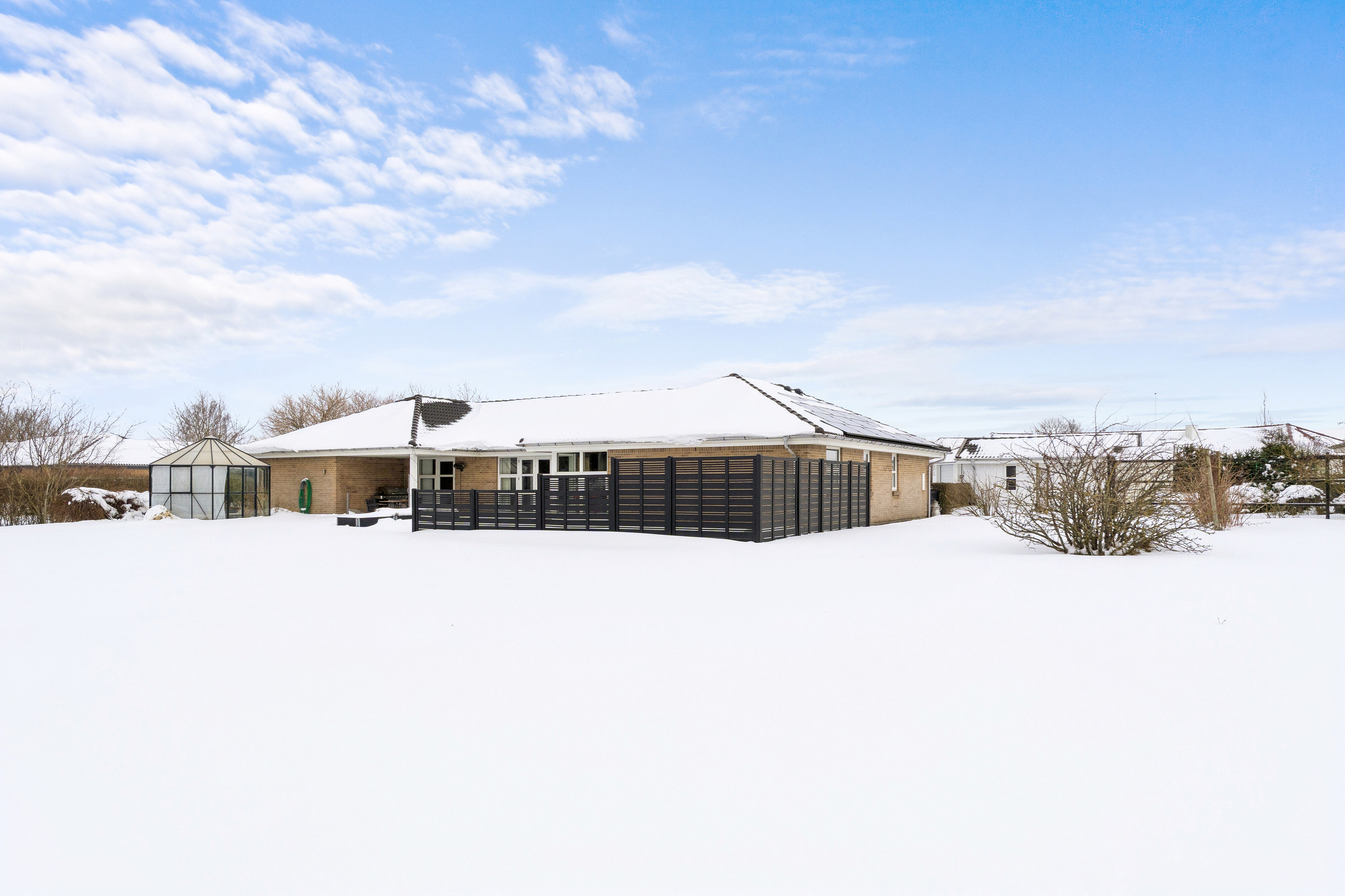 Fremhævet set fra haven billede i fuldskærmstilstand. Billede af Maegaardsvej 2, 5856 Ryslinge