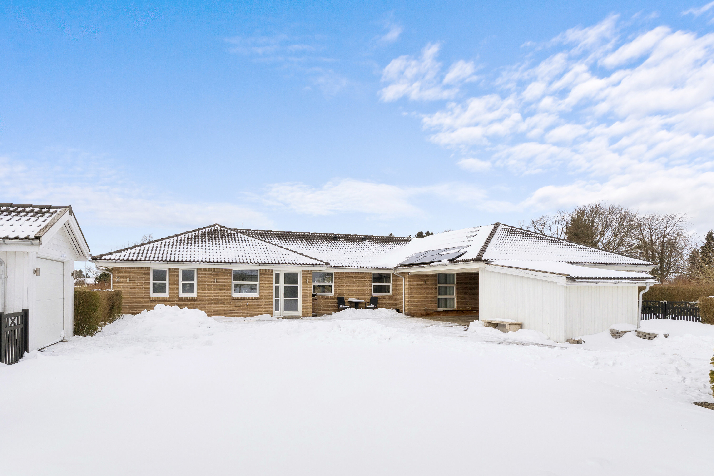 Fremhævet set fra haven billede i fuldskærmstilstand. Billede af Maegaardsvej 2, 5856 Ryslinge