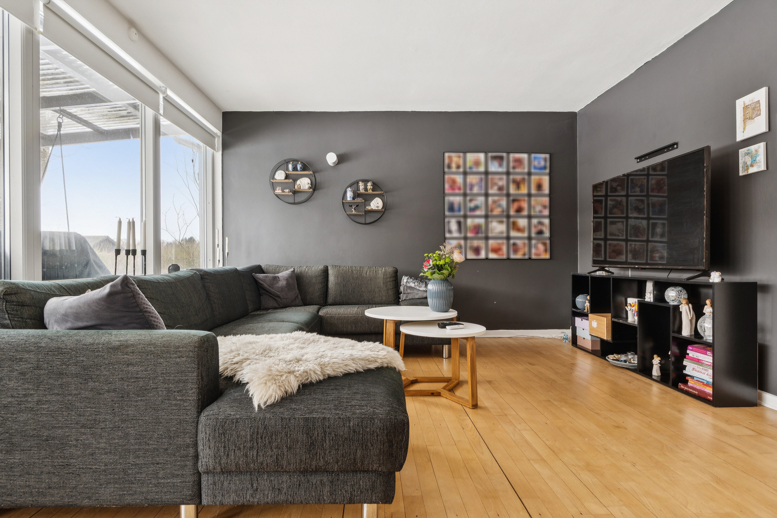 Fremhævet stue billede i fuldskærmstilstand. Billede af Kærmyssevej 7, Kregme, 3300 Frederiksværk