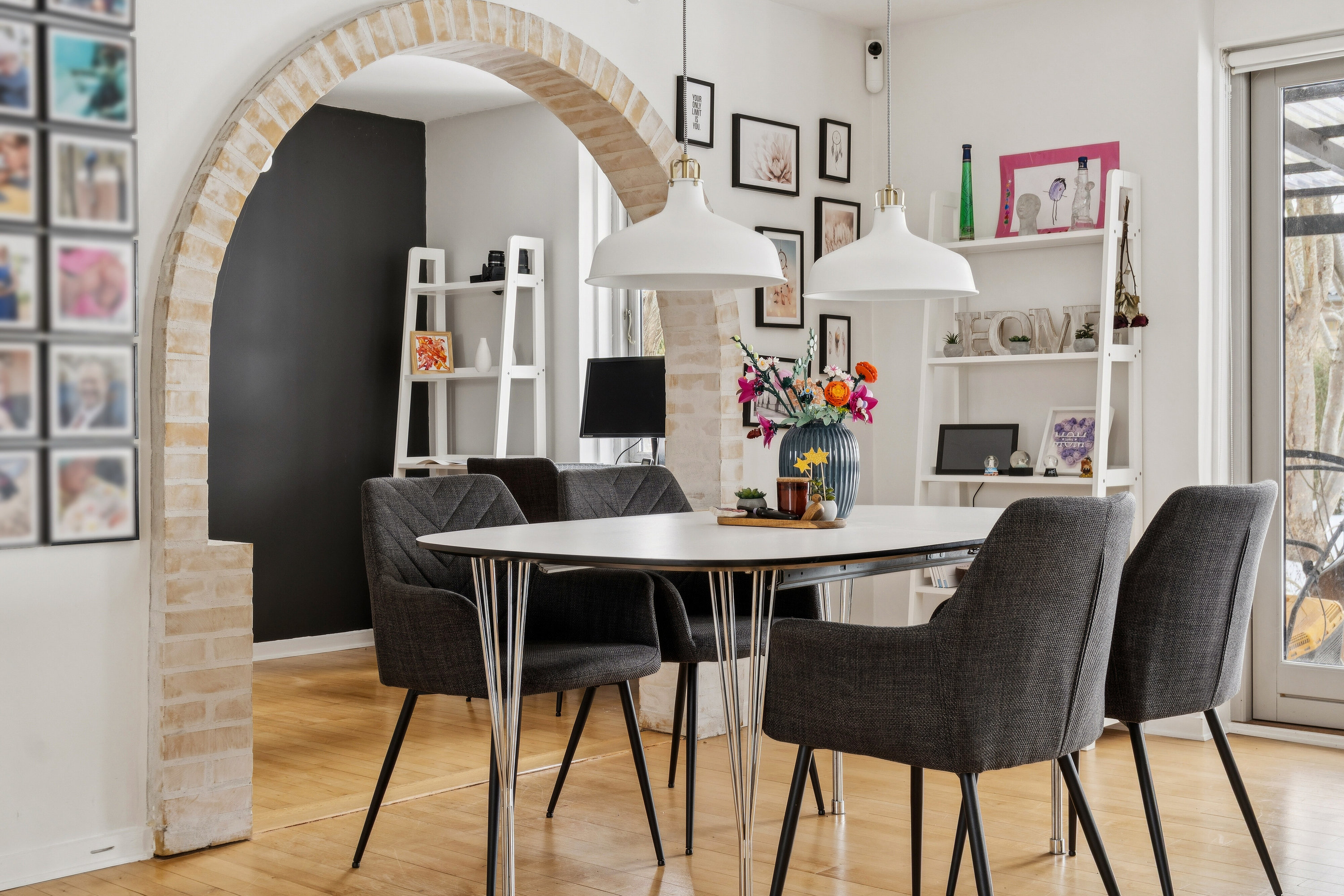 Fremhævet stue billede i fuldskærmstilstand. Billede af Kærmyssevej 7, Kregme, 3300 Frederiksværk