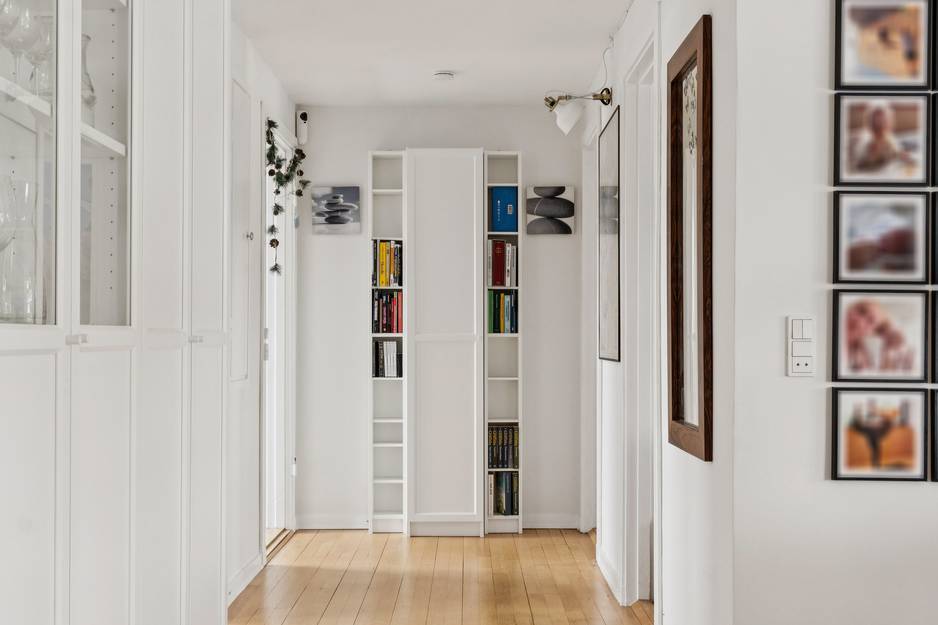 Fremhævet gang billede i fuldskærmstilstand. Billede af Kærmyssevej 7, Kregme, 3300 Frederiksværk