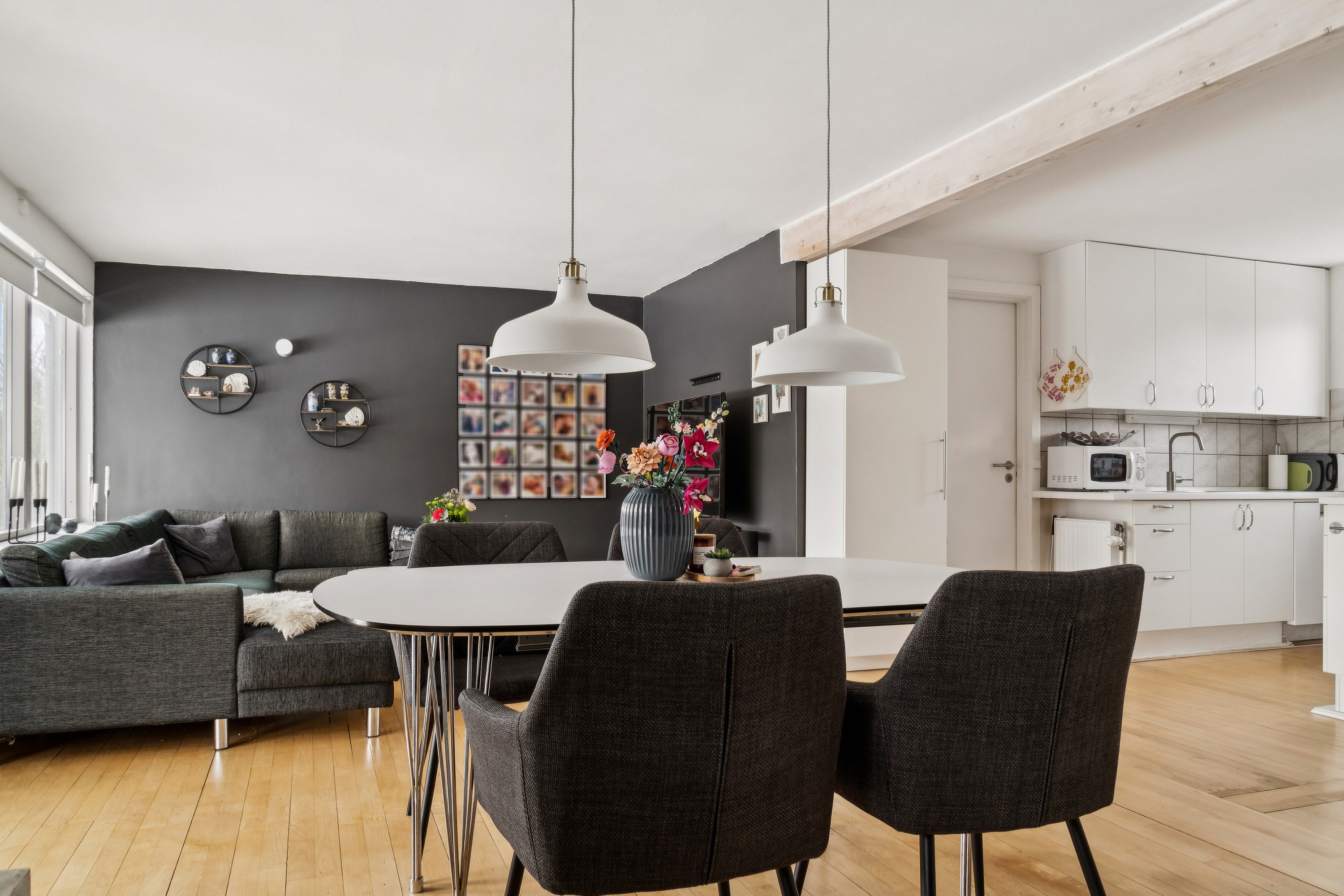 Fremhævet stue billede i fuldskærmstilstand. Billede af Kærmyssevej 7, Kregme, 3300 Frederiksværk