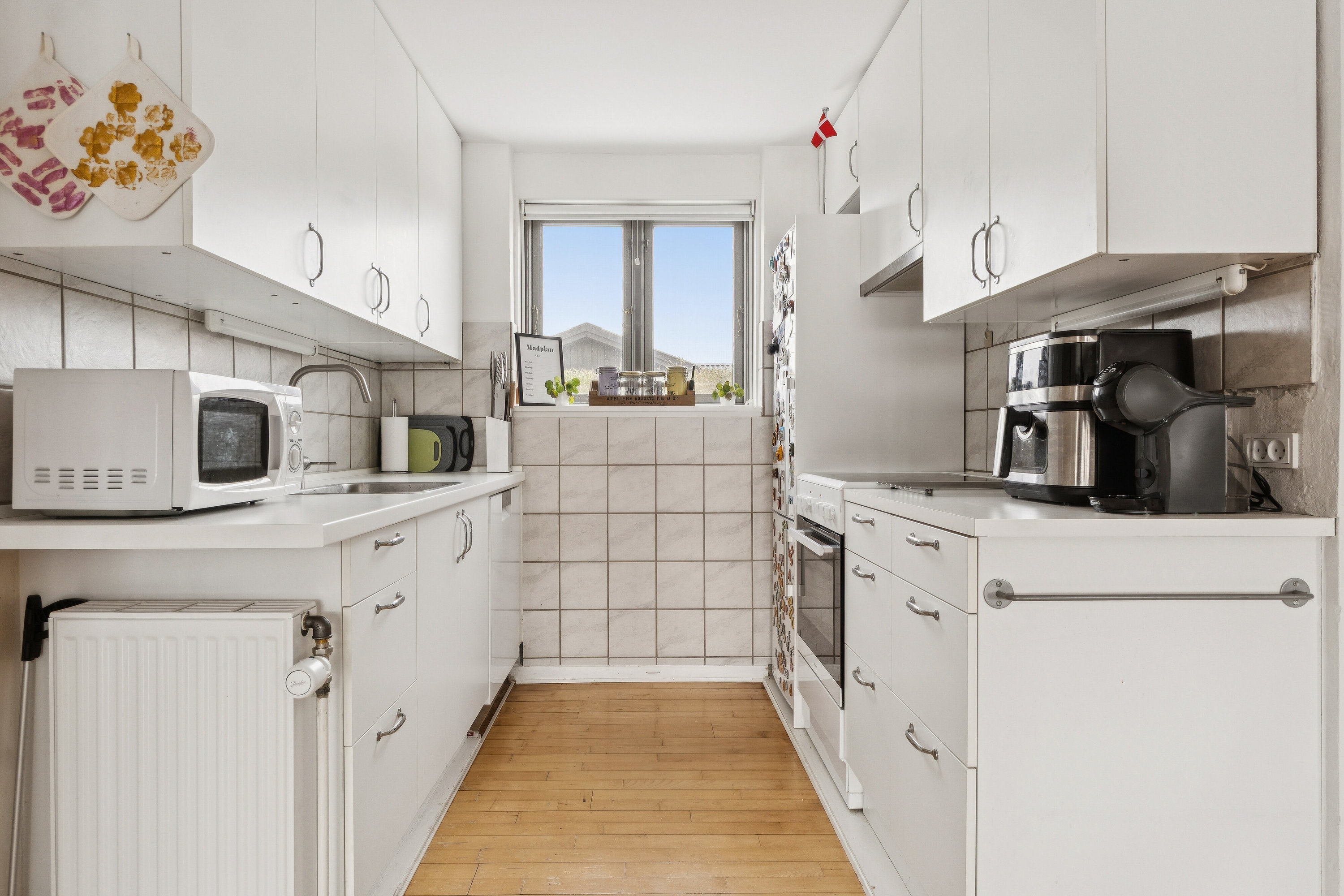 Fremhævet køkken billede i fuldskærmstilstand. Billede af Kærmyssevej 7, Kregme, 3300 Frederiksværk