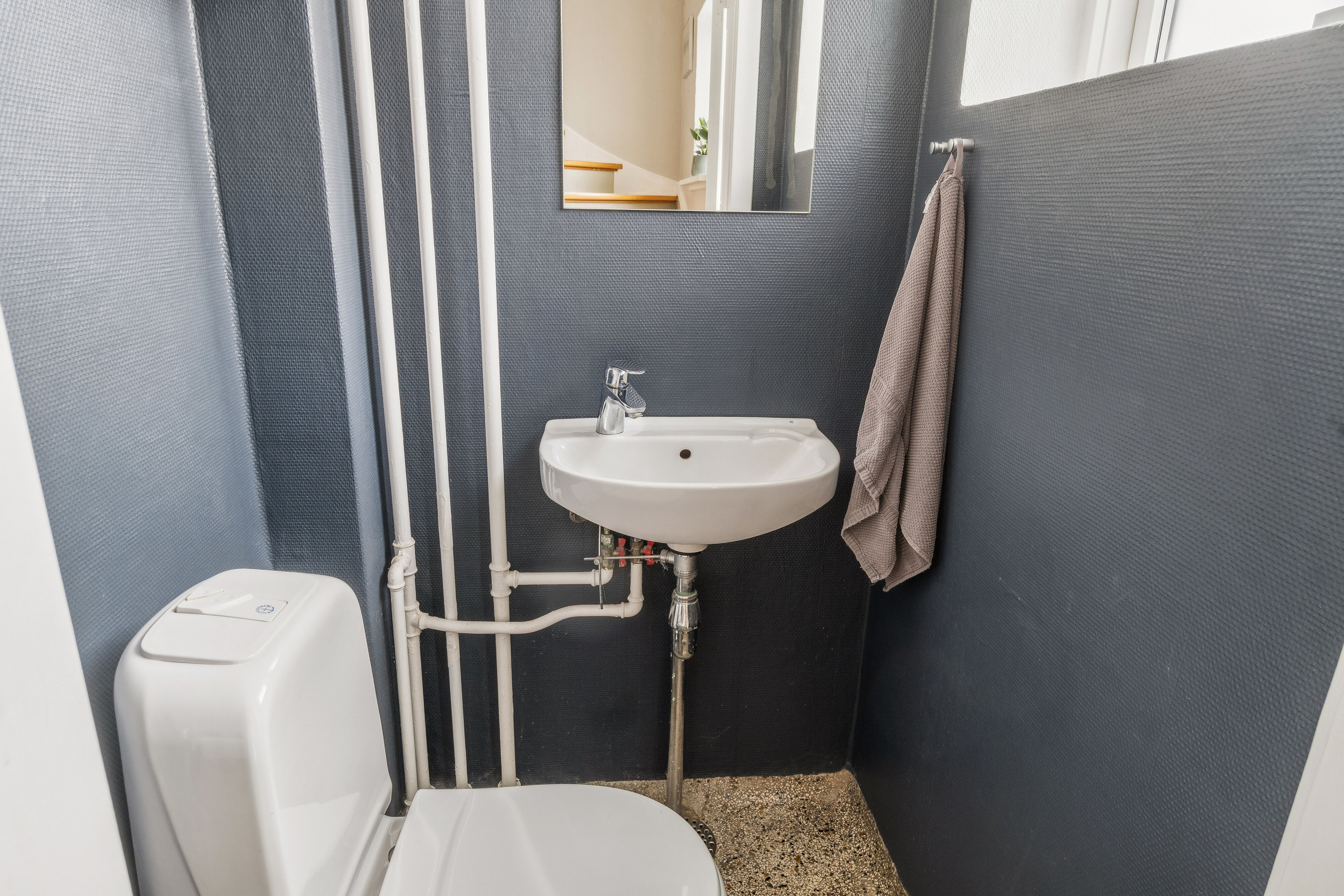 Fremhævet toilet billede i fuldskærmstilstand. Billede af Jyllands Allé 110, 8270 Højbjerg